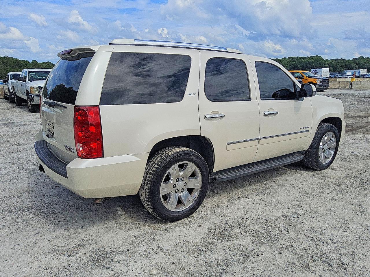 2010 Gmc Yukon Slt Cream vin: 1GKUCCE04AR288352