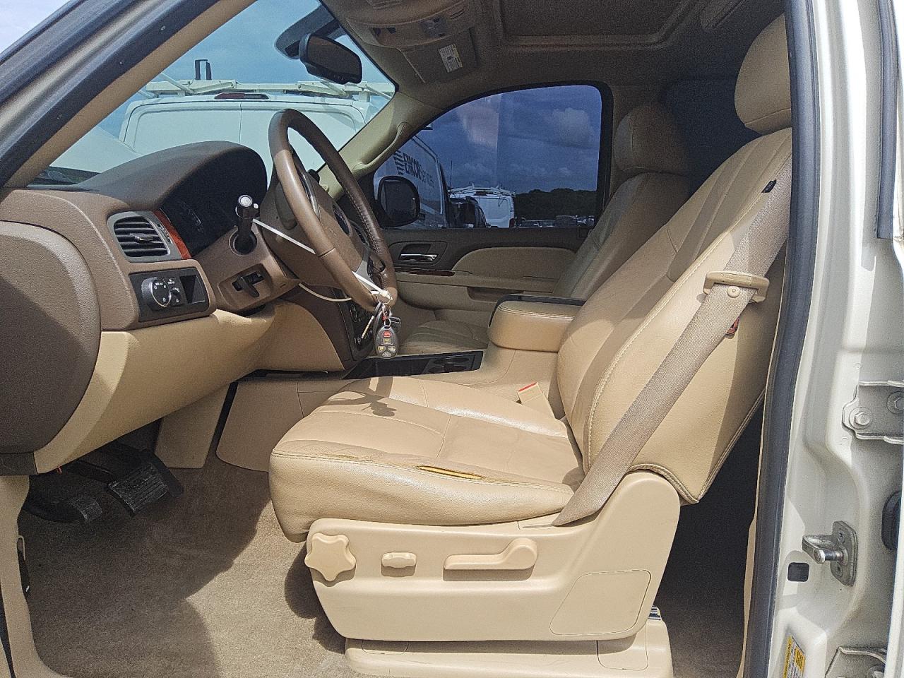 2010 Gmc Yukon Slt Cream vin: 1GKUCCE04AR288352 Damage: Left Front Seat, Torn, > 12 Inches
