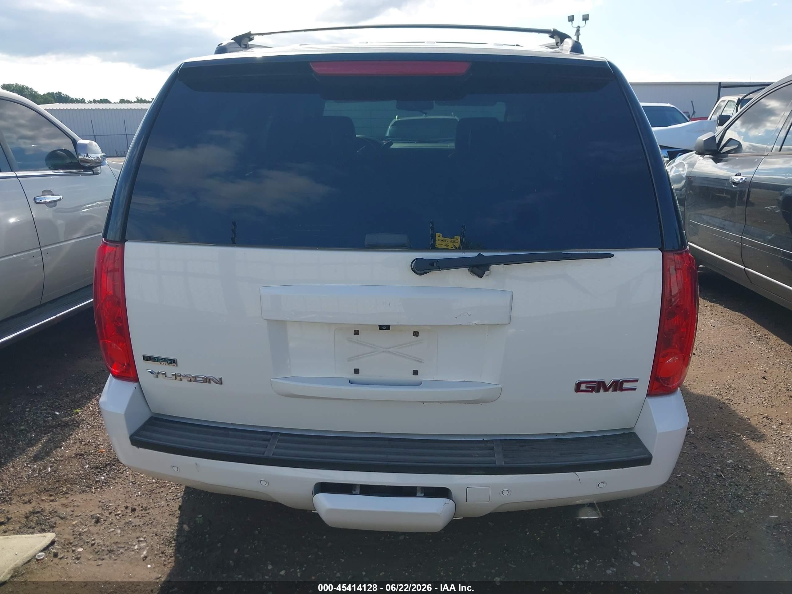 2010 Gmc Yukon Slt White vin: 1GKUCCE05AR281488