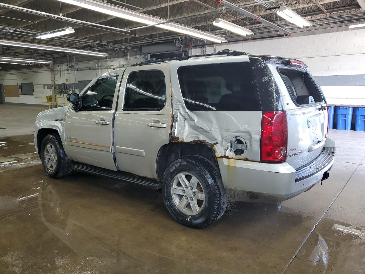 2010 Gmc Yukon Slt Silver vin: 1GKUKCE04AR123369 Damage: Left Rear Door, Rust, > 12 Inches