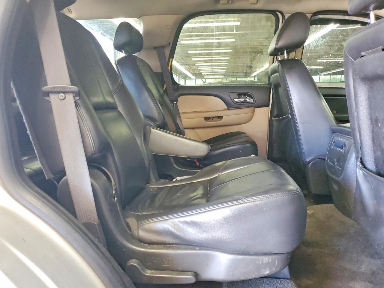 2010 Gmc Yukon Slt Серебряный vin: 1GKUKCE04AR123369