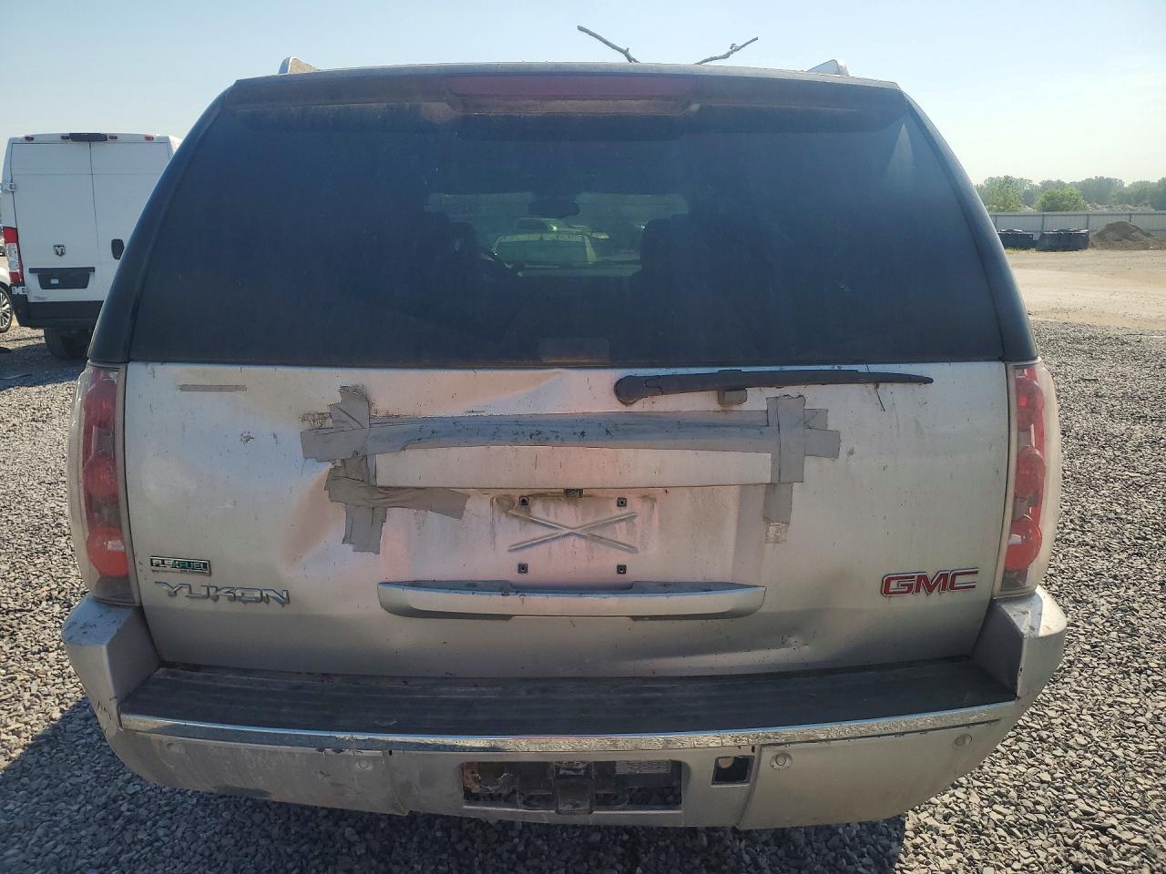 2010 Gmc Yukon Denali Silver vin: 1GKUKEEF1AR288232