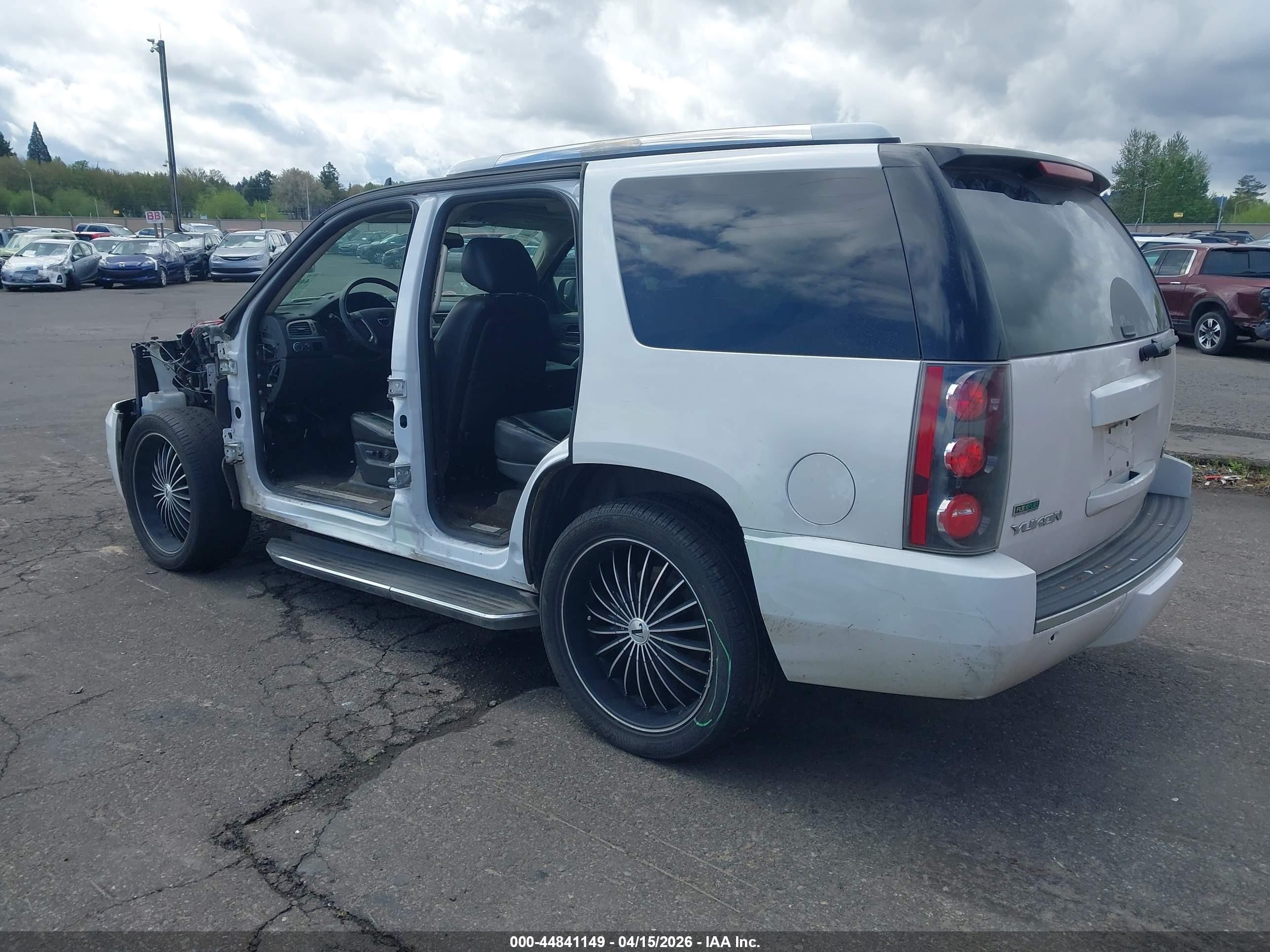 2010 Gmc Yukon Denali White vin: 1GKUKEEF2AR197695