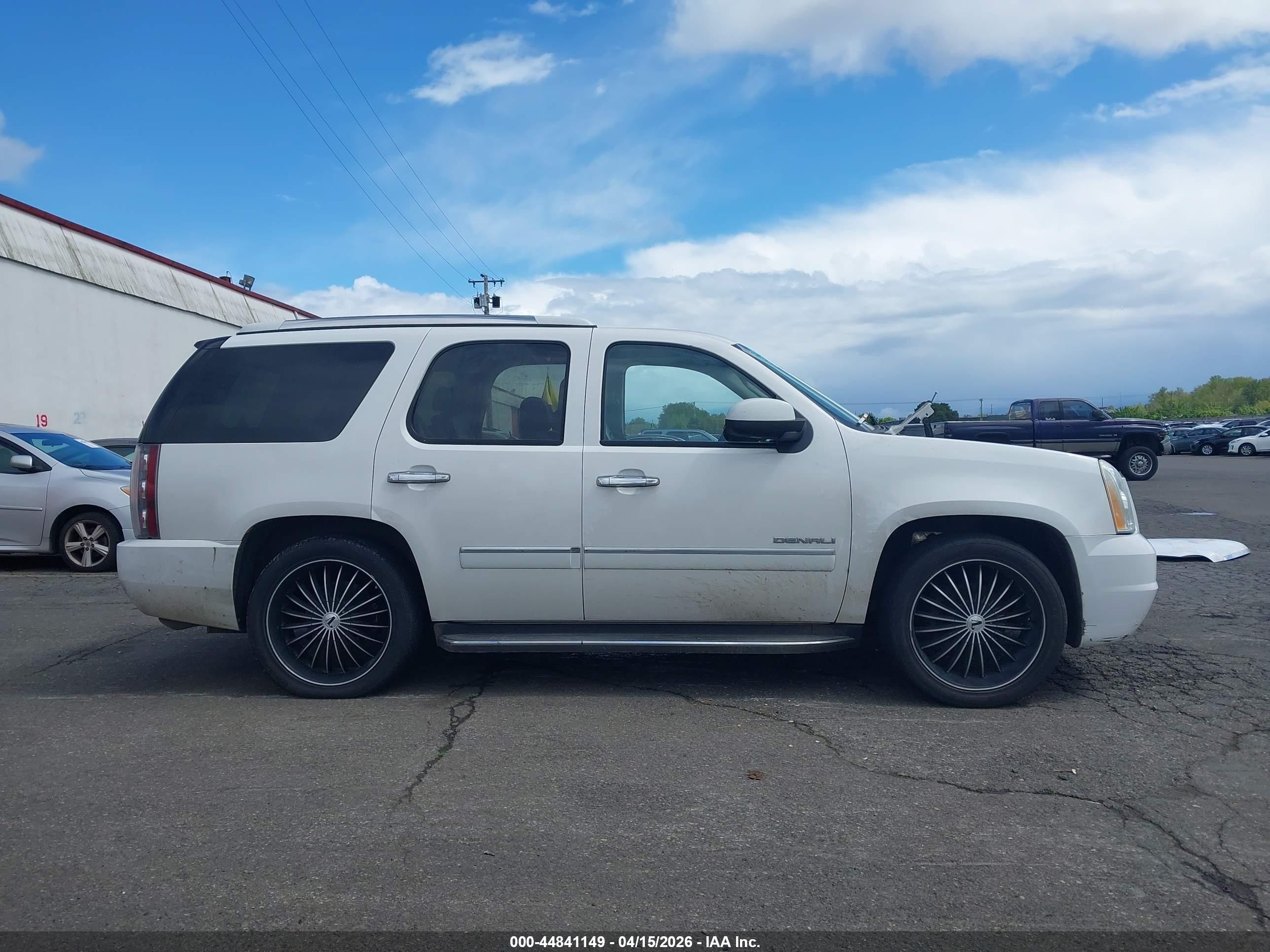 2010 Gmc Yukon Denali White vin: 1GKUKEEF2AR197695