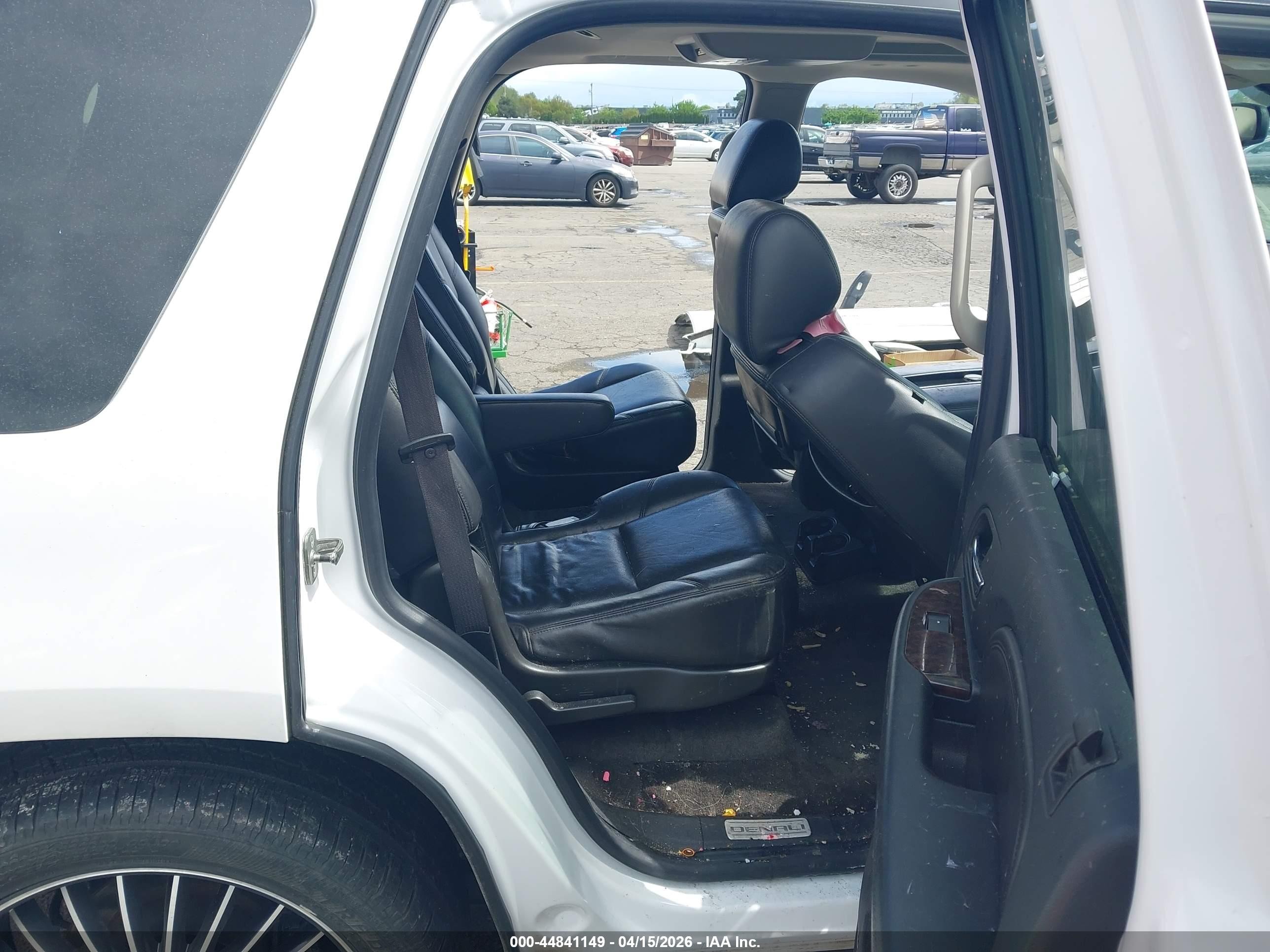 2010 Gmc Yukon Denali White vin: 1GKUKEEF2AR197695