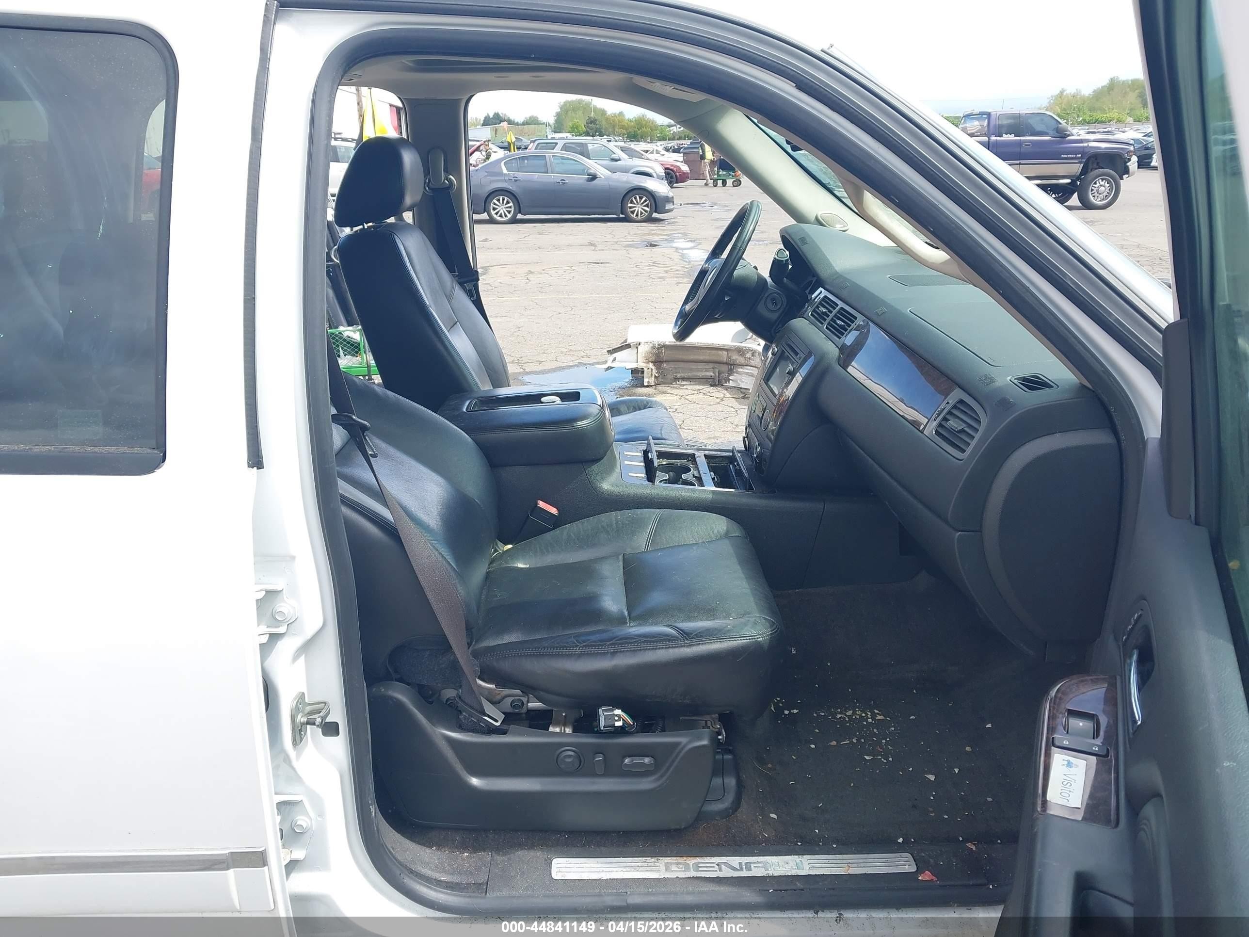2010 Gmc Yukon Denali White vin: 1GKUKEEF2AR197695