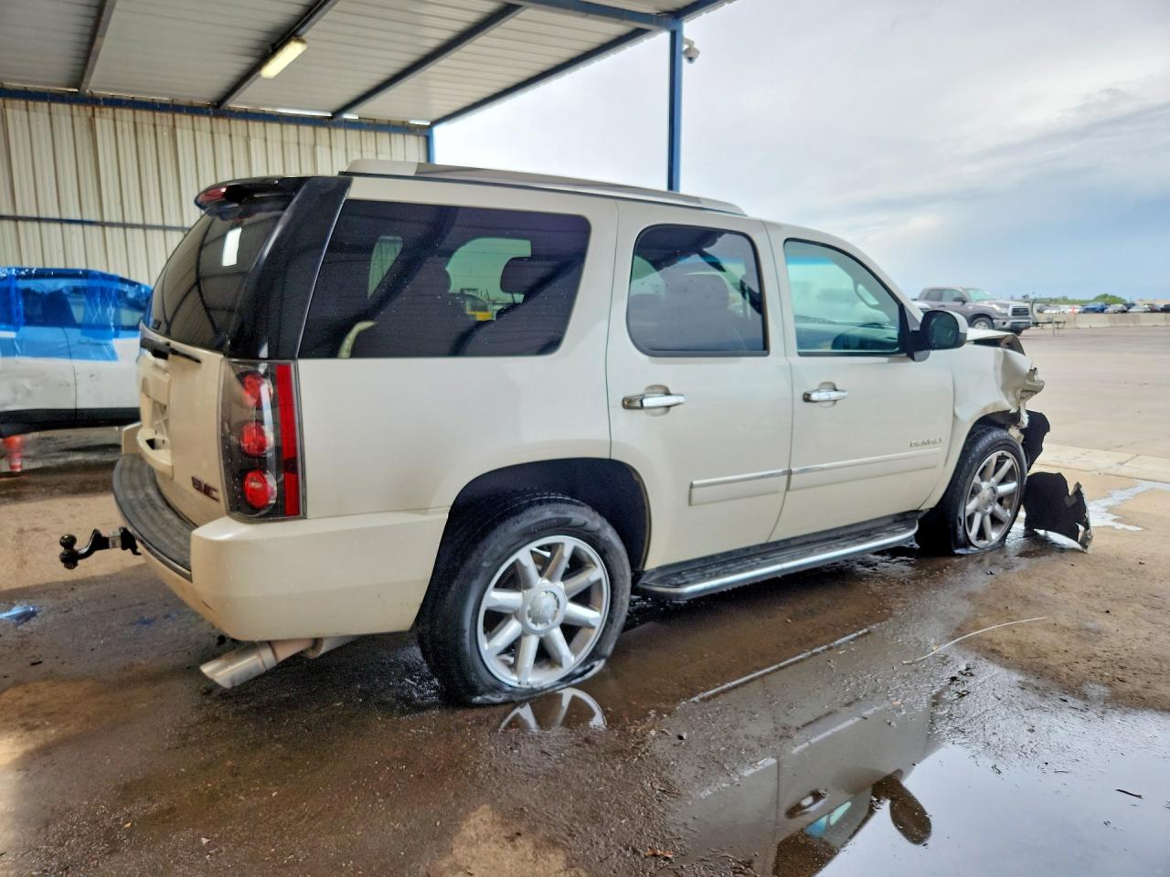 2010 Gmc Yukon Denali White vin: 1GKUKEEF4AR224931