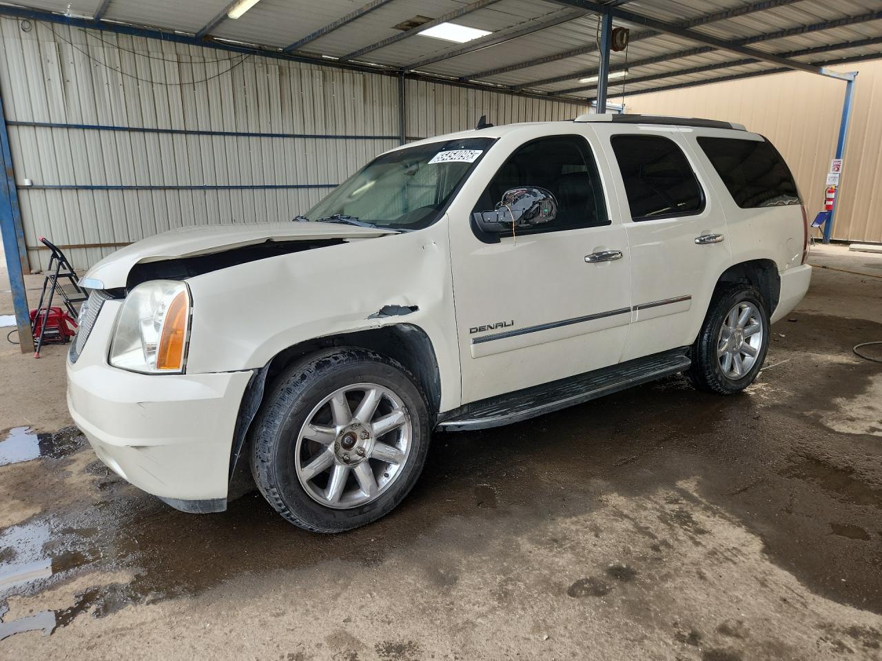 2010 Gmc Yukon Denali White vin: 1GKUKEEF4AR224931 Damage: Left Front Fender, Severe Damage, Replacement Required