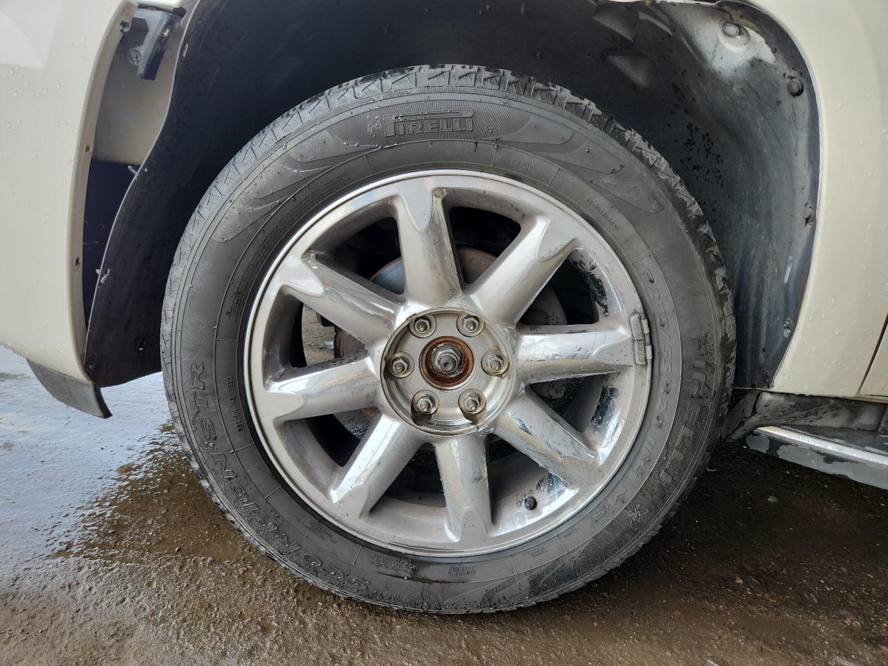 2010 Gmc Yukon Denali White vin: 1GKUKEEF4AR224931 Damage: Left Front Wheel, Chipped, 3