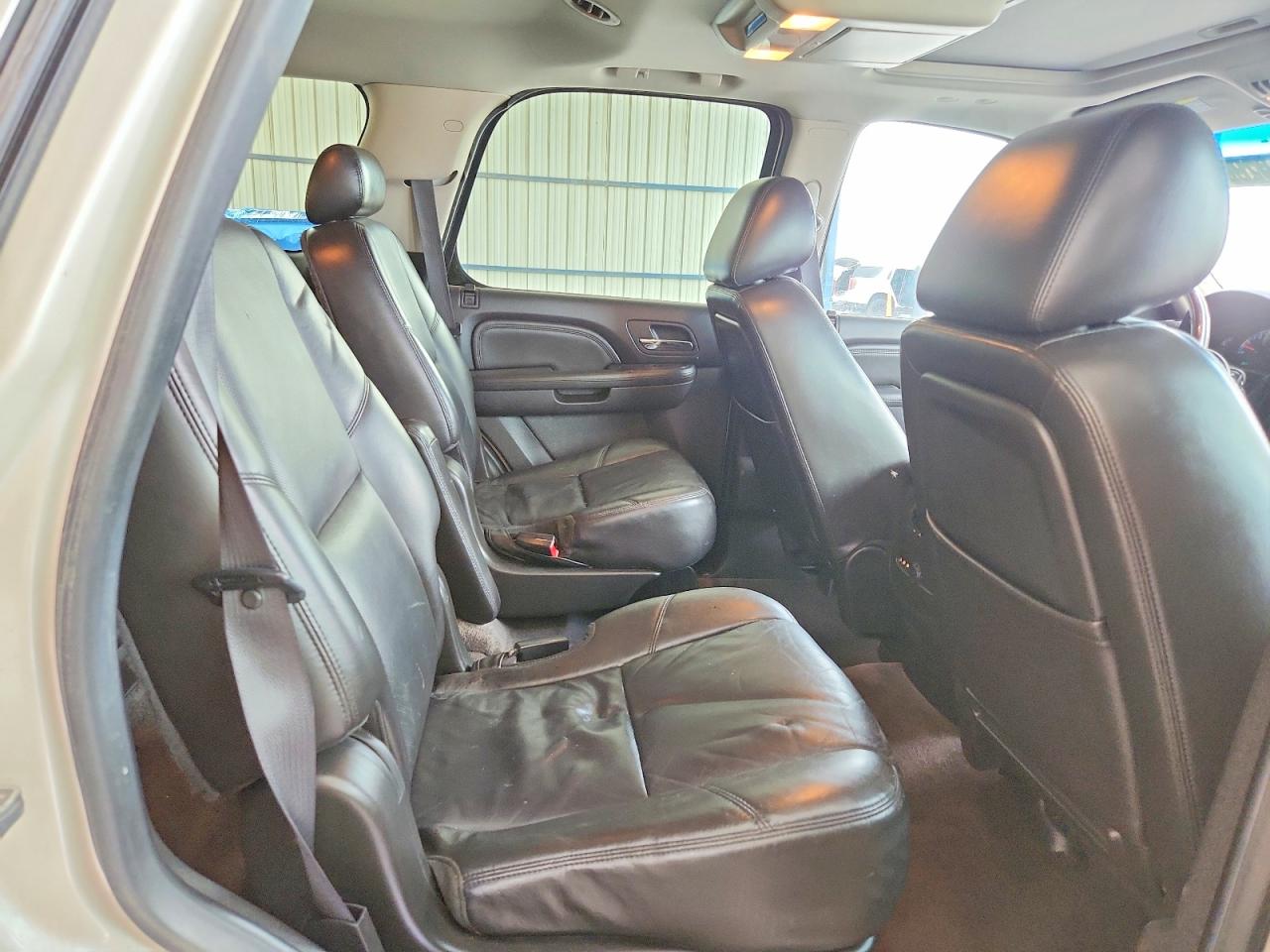 2010 Gmc Yukon Denali White vin: 1GKUKEEF4AR224931