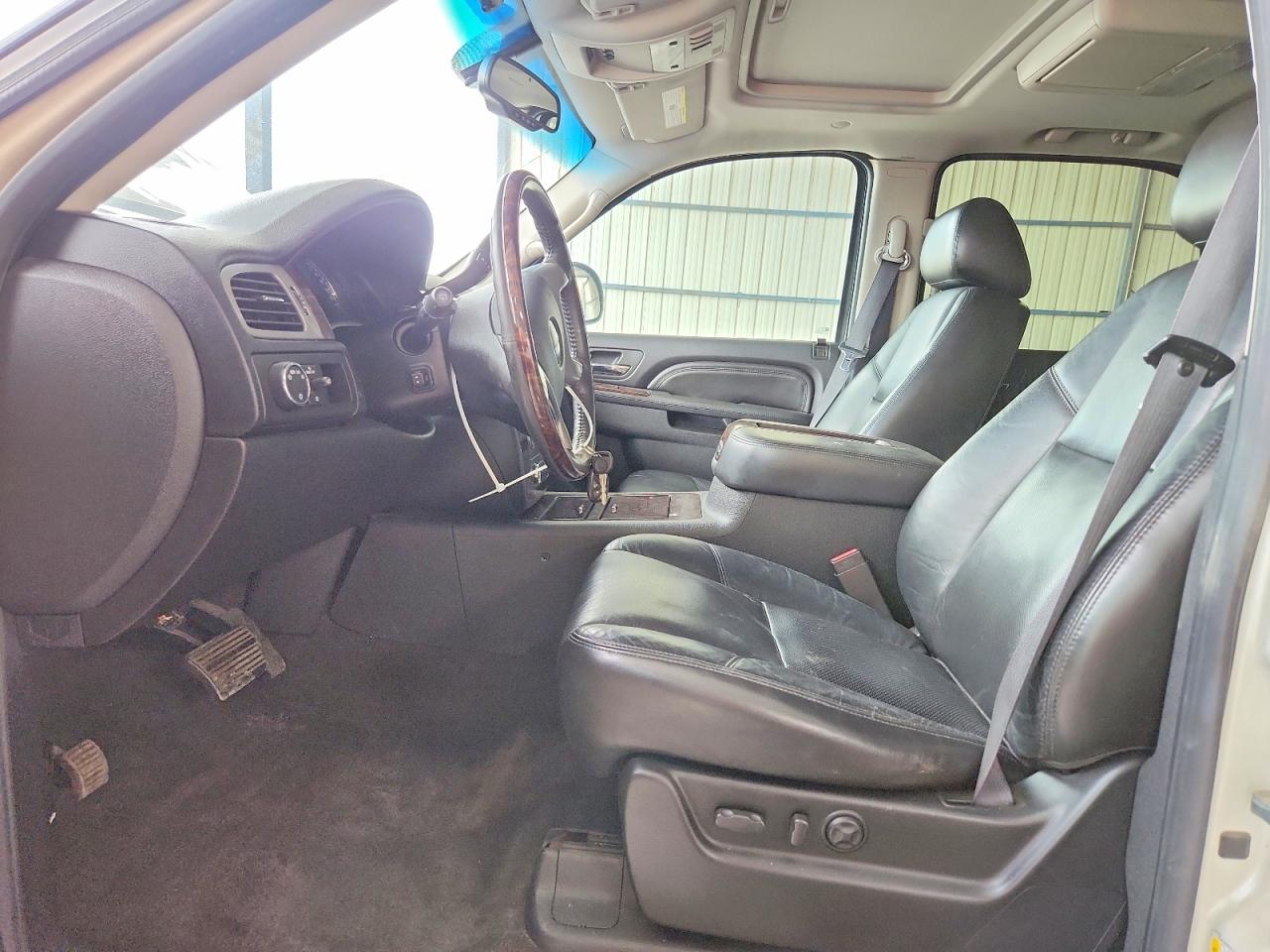 2010 Gmc Yukon Denali White vin: 1GKUKEEF4AR224931