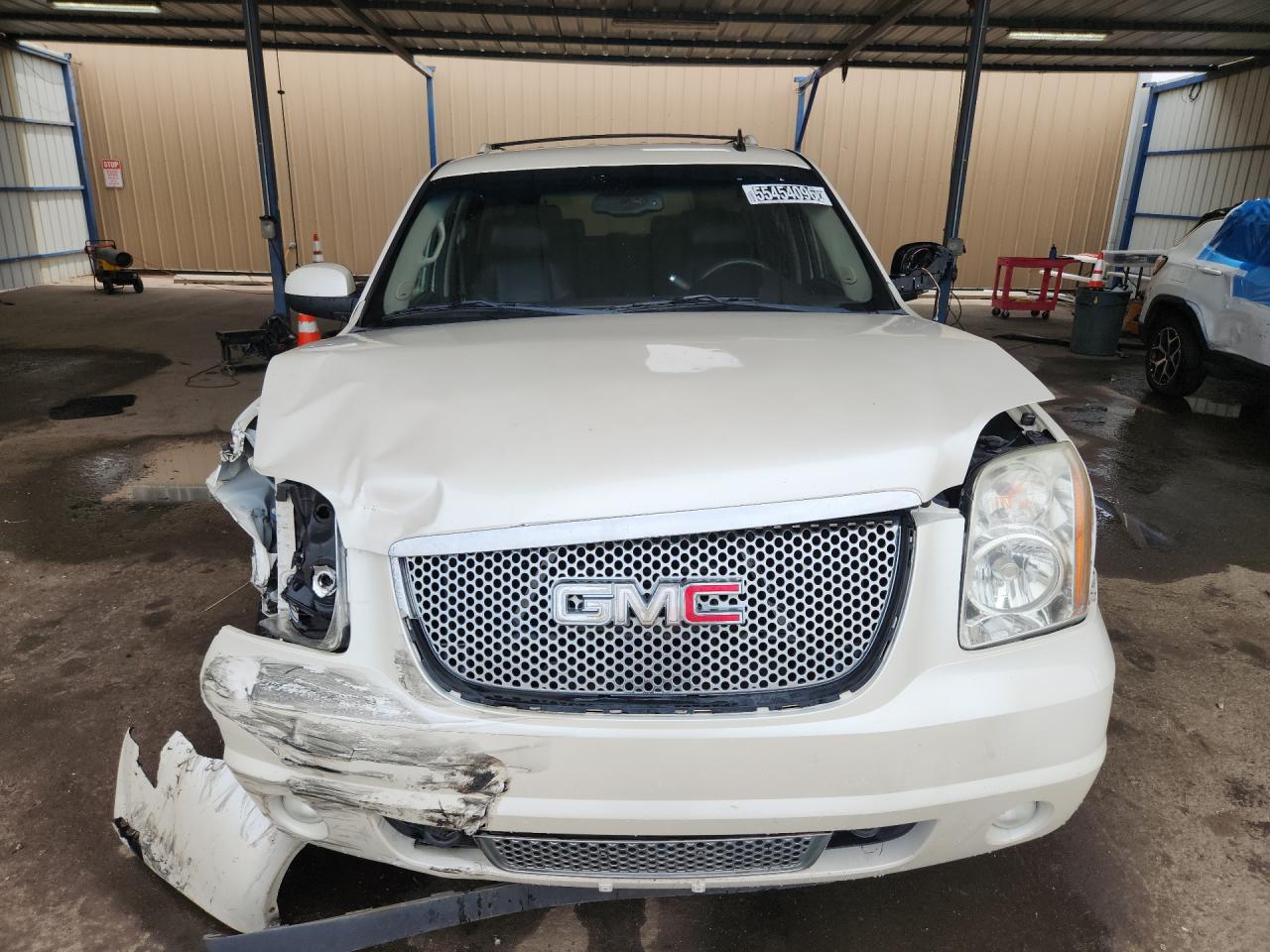 2010 Gmc Yukon Denali White vin: 1GKUKEEF4AR224931 Damage: Left Head Lamp, Misaligned, Repair Required