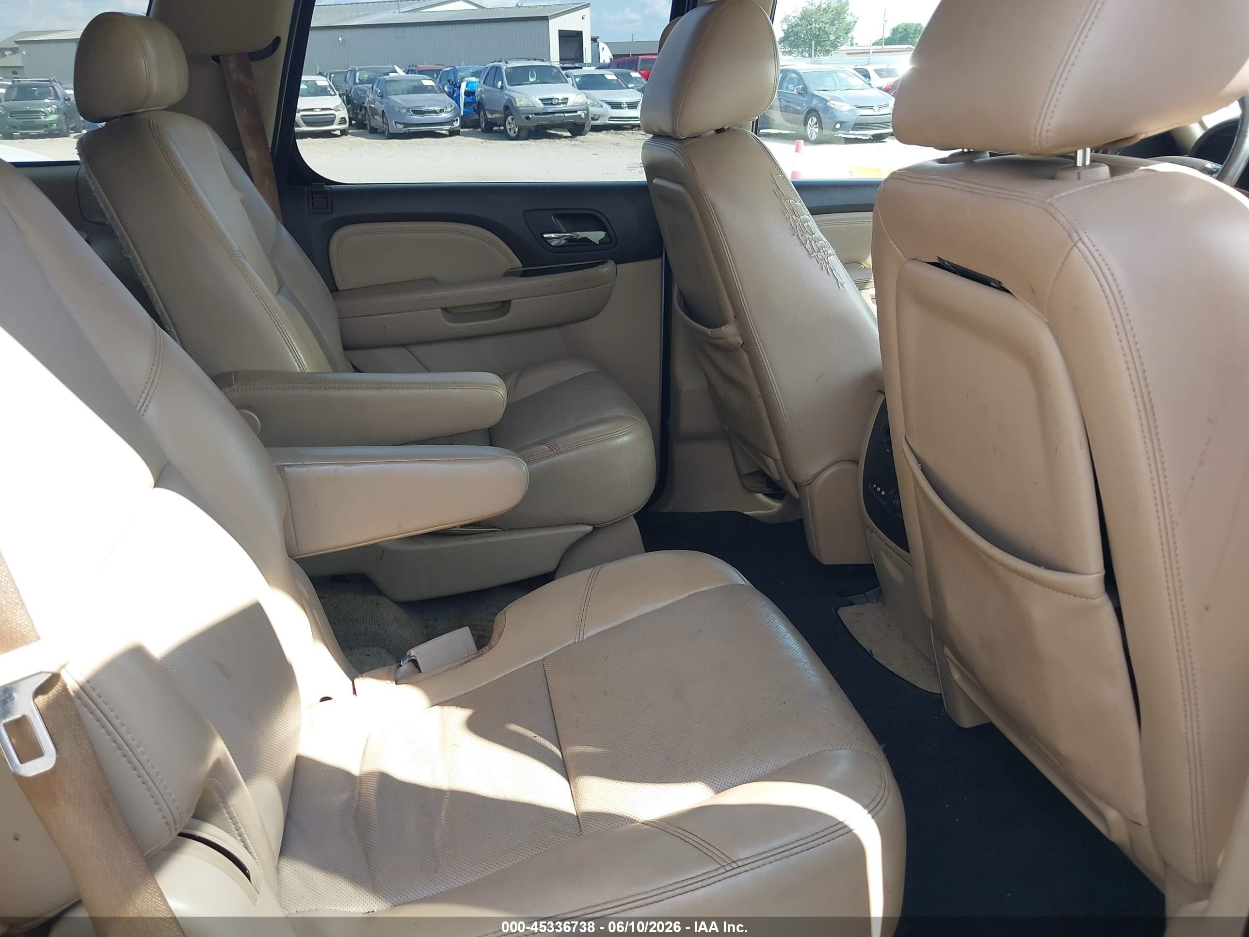 2010 Gmc Yukon Denali Silver vin: 1GKUKEEF5AR105463