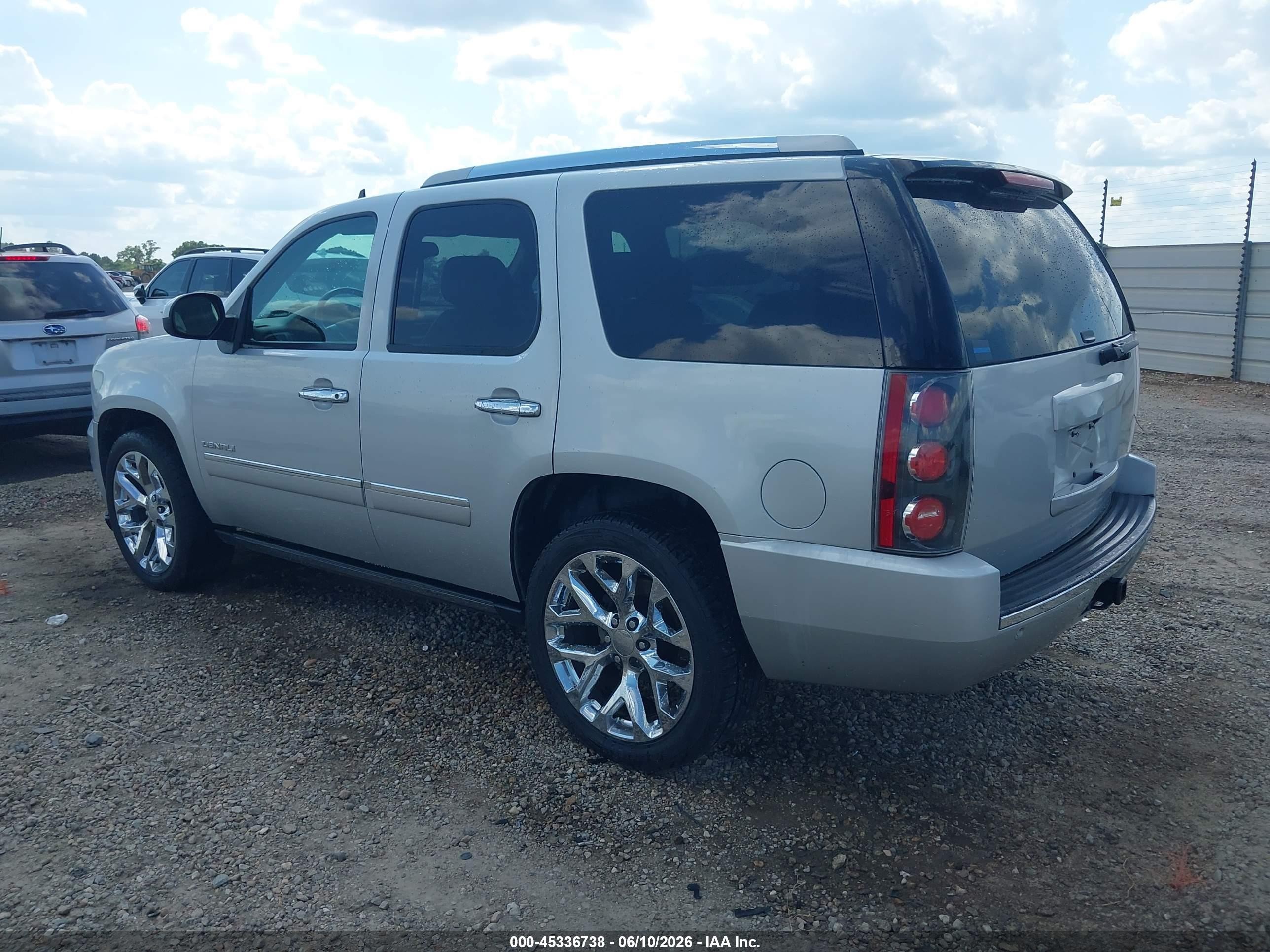 2010 Gmc Yukon Denali Silver vin: 1GKUKEEF5AR105463