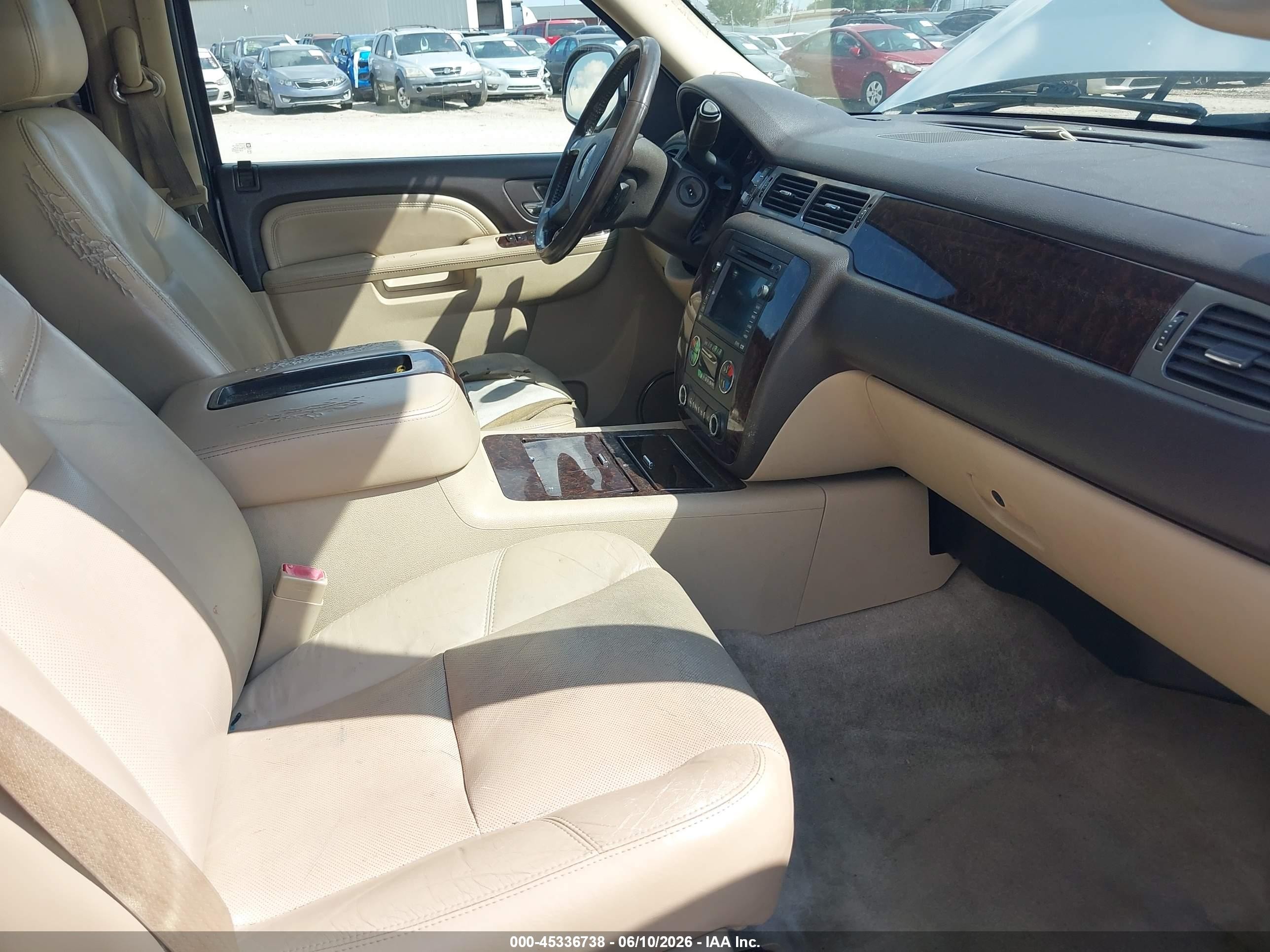 2010 Gmc Yukon Denali Silver vin: 1GKUKEEF5AR105463