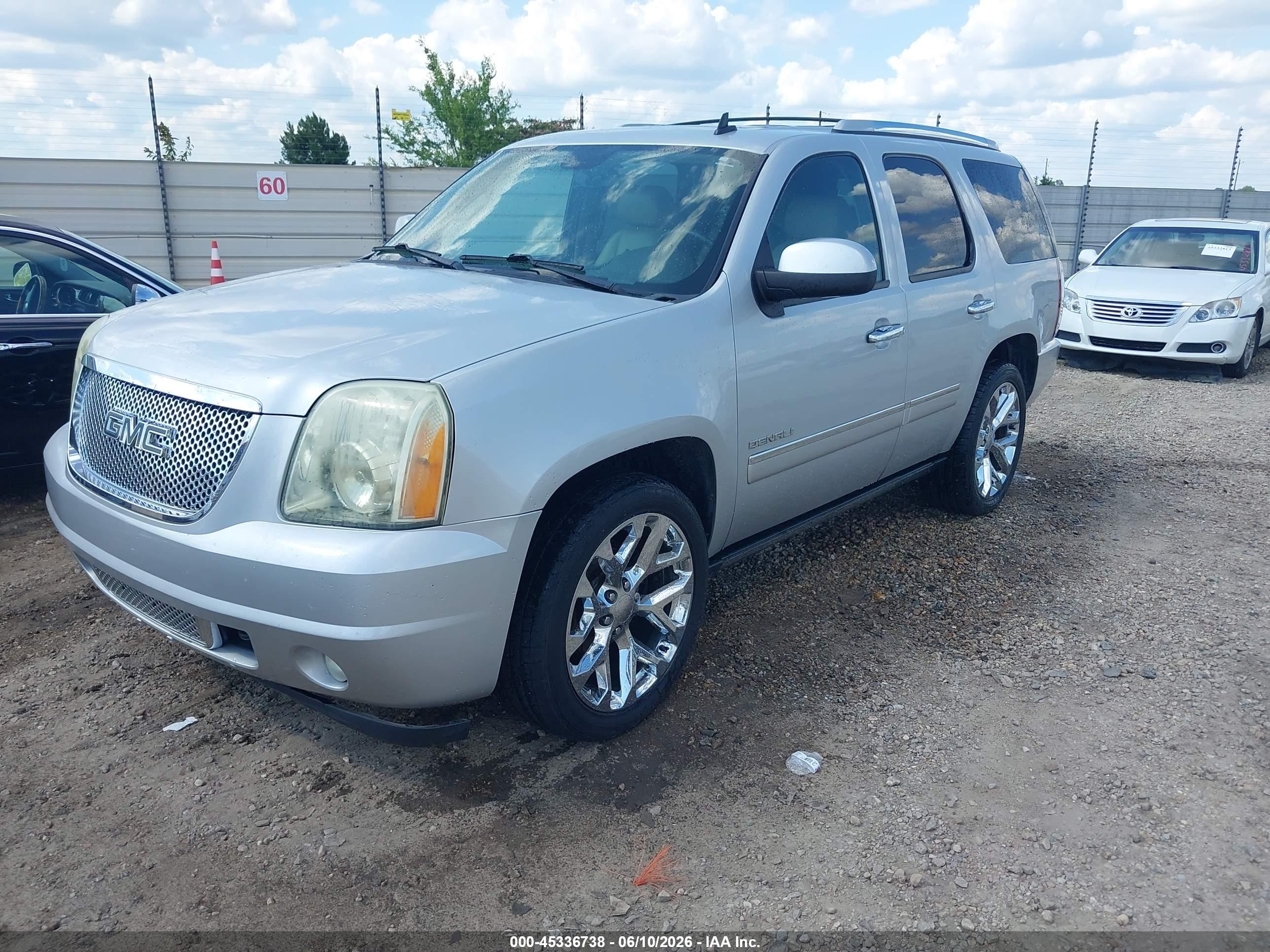 2010 Gmc Yukon Denali Silver vin: 1GKUKEEF5AR105463