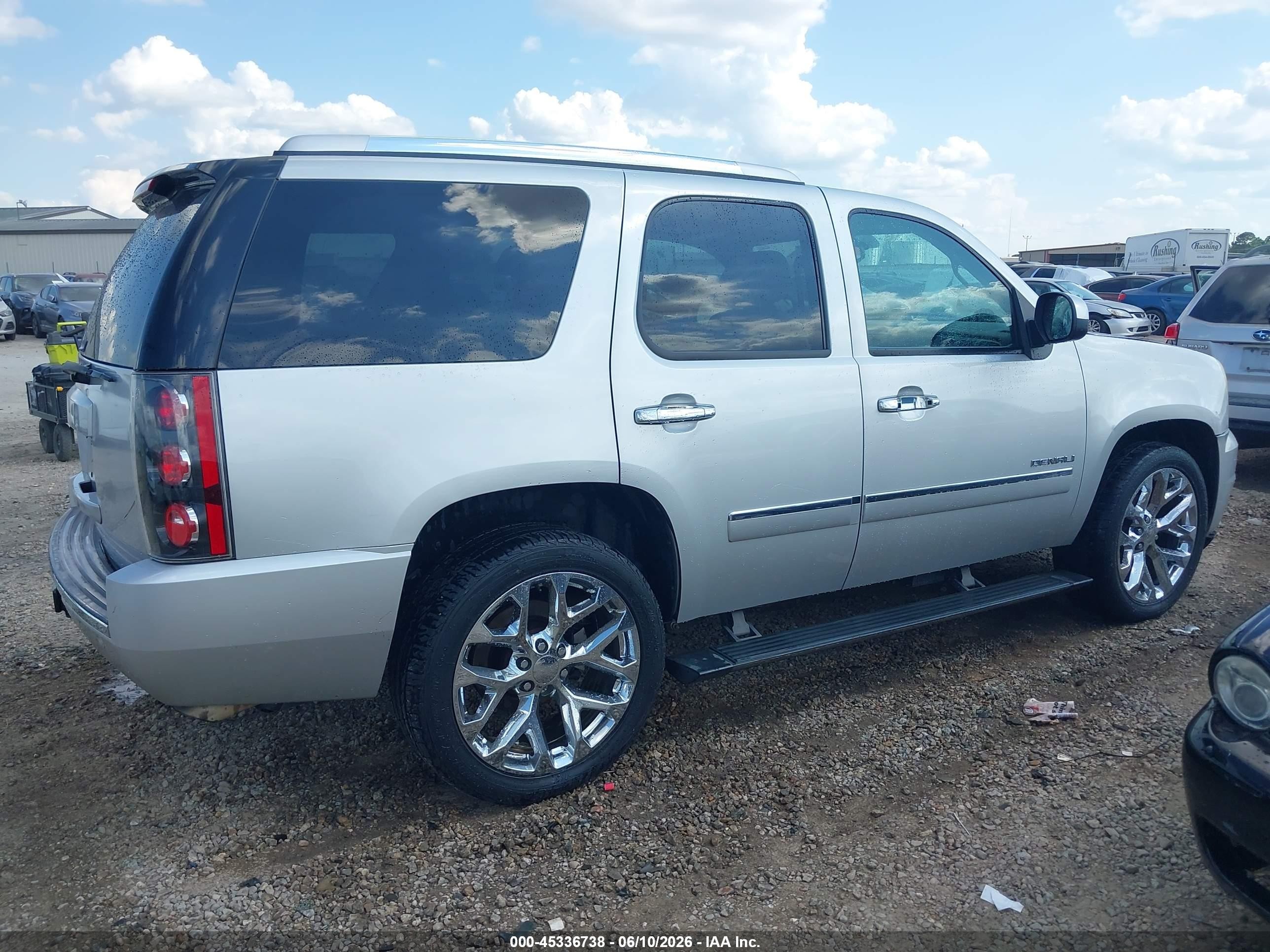 2010 Gmc Yukon Denali Silver vin: 1GKUKEEF5AR105463