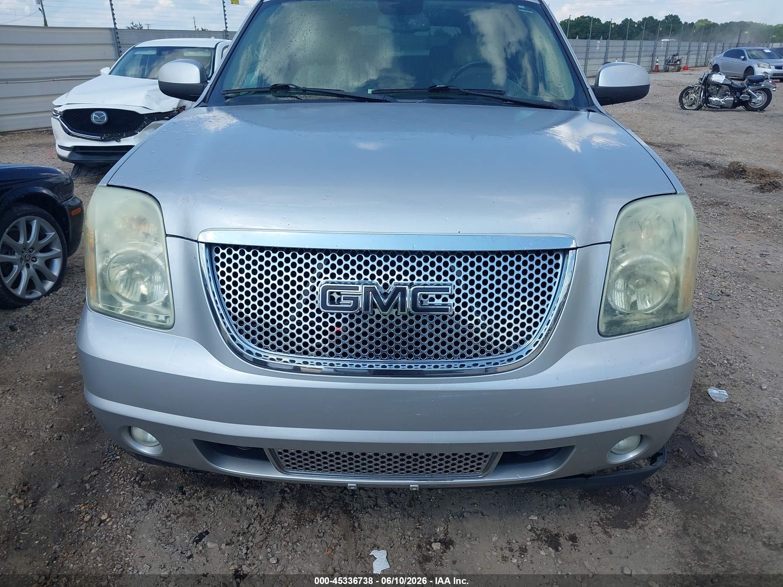 2010 Gmc Yukon Denali Silver vin: 1GKUKEEF5AR105463