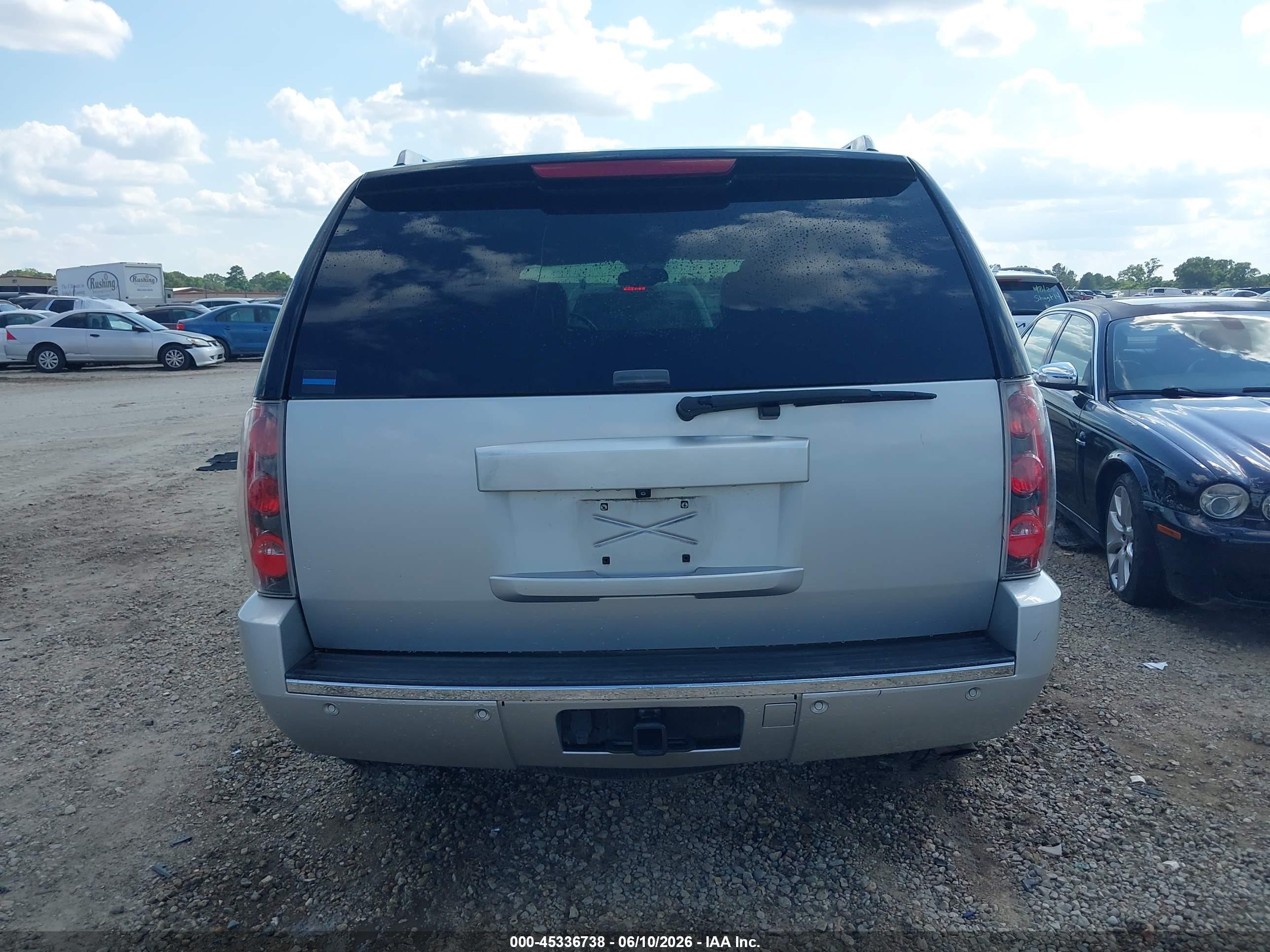 2010 Gmc Yukon Denali Silver vin: 1GKUKEEF5AR105463