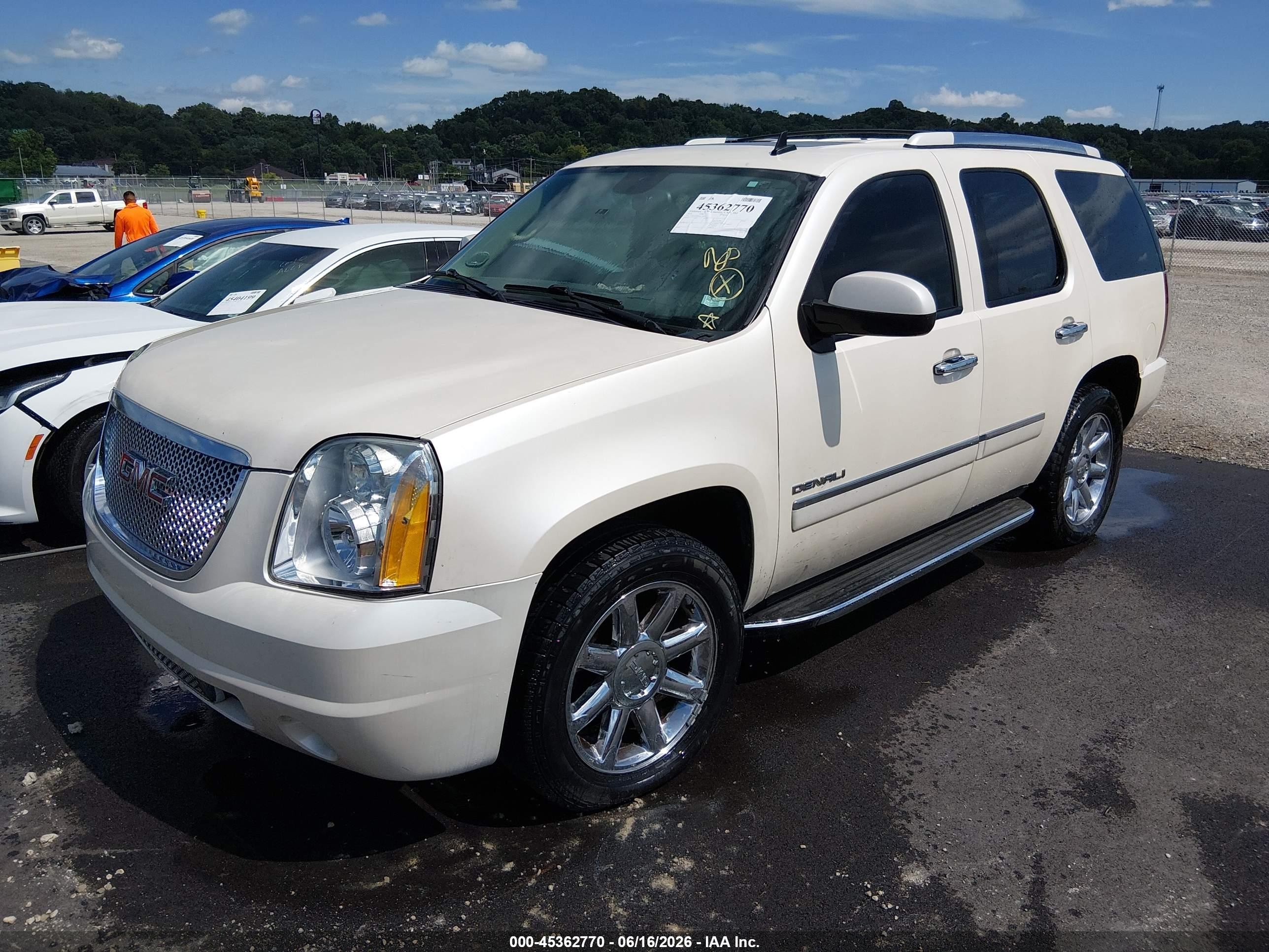 2010 Gmc Yukon Denali White vin: 1GKUKEEF8AR134018