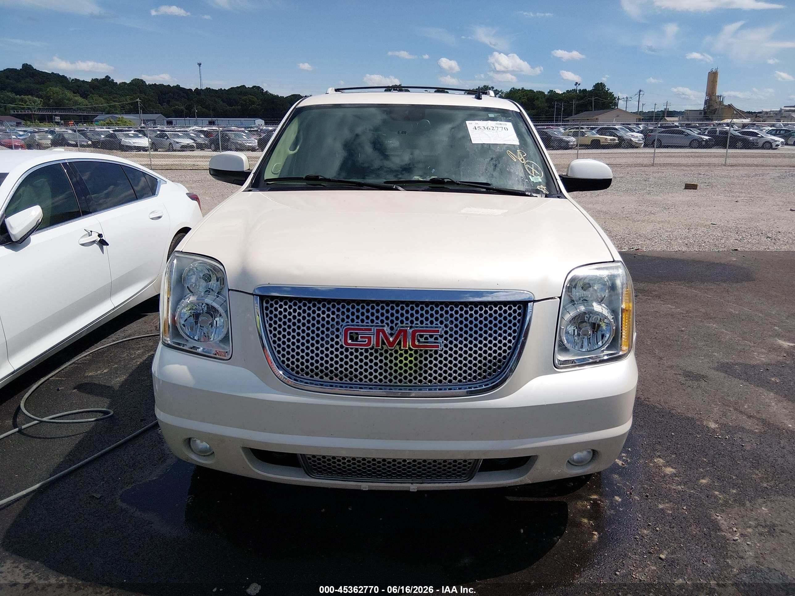 2010 Gmc Yukon Denali White vin: 1GKUKEEF8AR134018