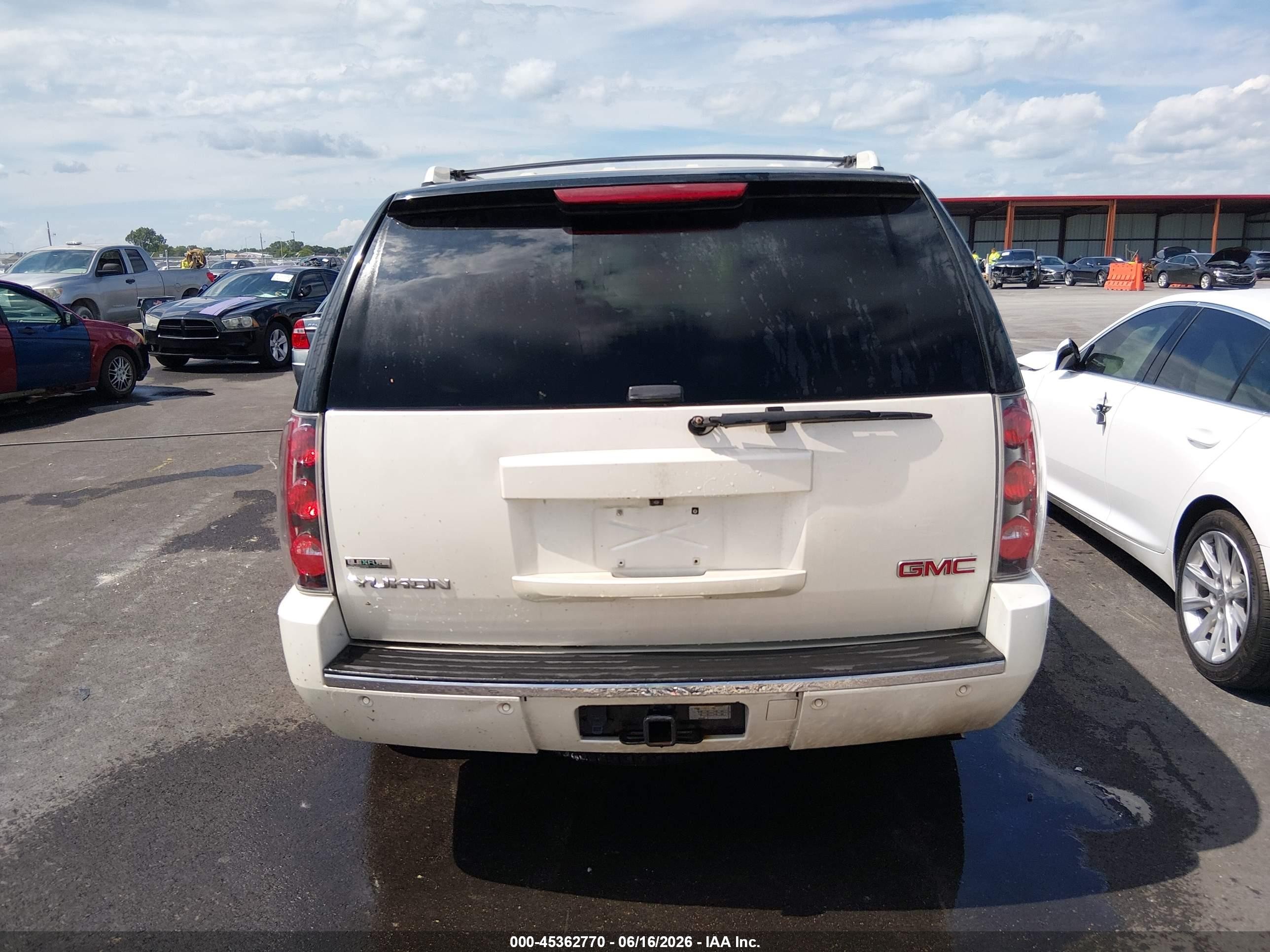 2010 Gmc Yukon Denali White vin: 1GKUKEEF8AR134018