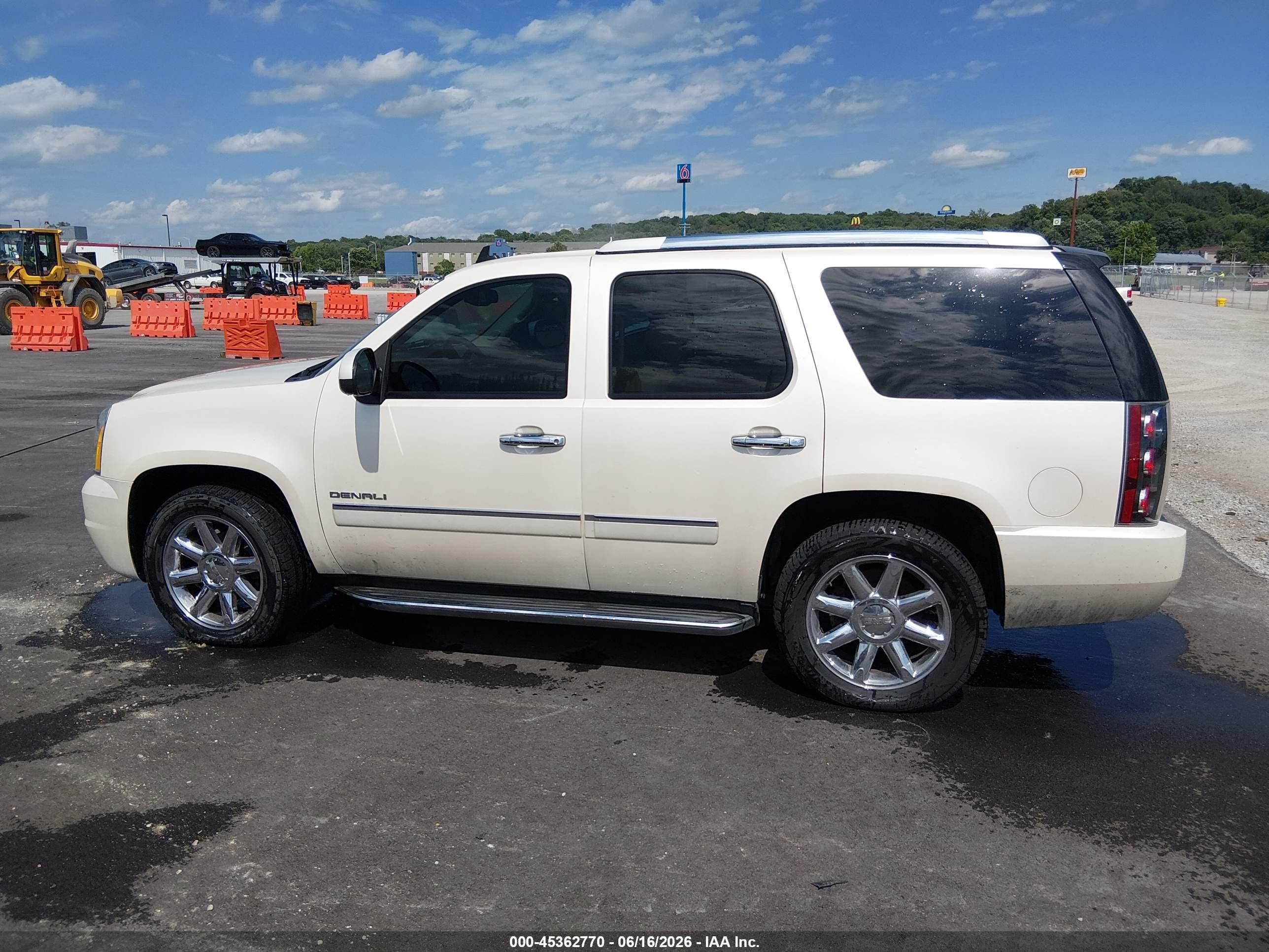 2010 Gmc Yukon Denali White vin: 1GKUKEEF8AR134018