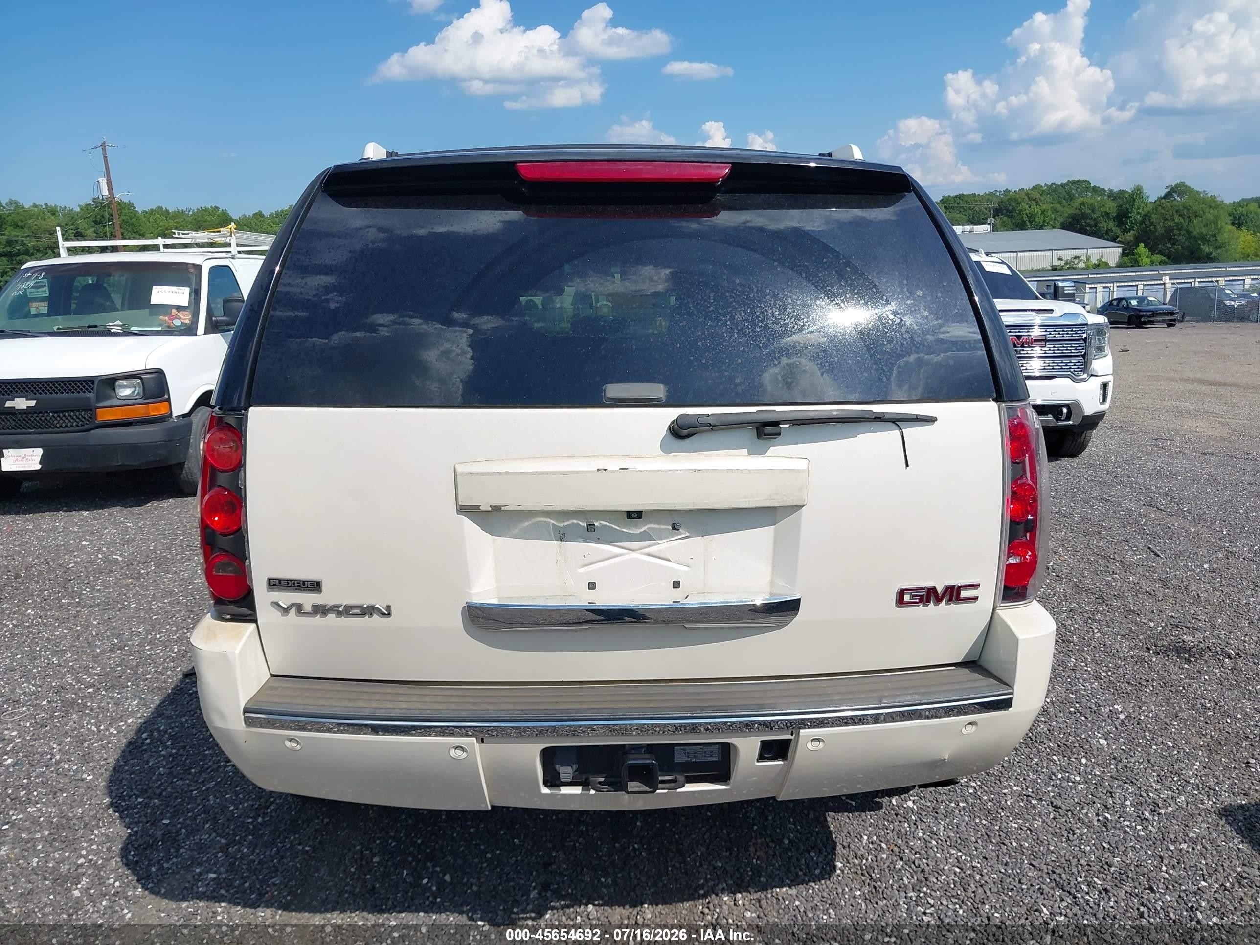 2010 Gmc Yukon Denali Белый vin: 1GKUKEEF8AR283710