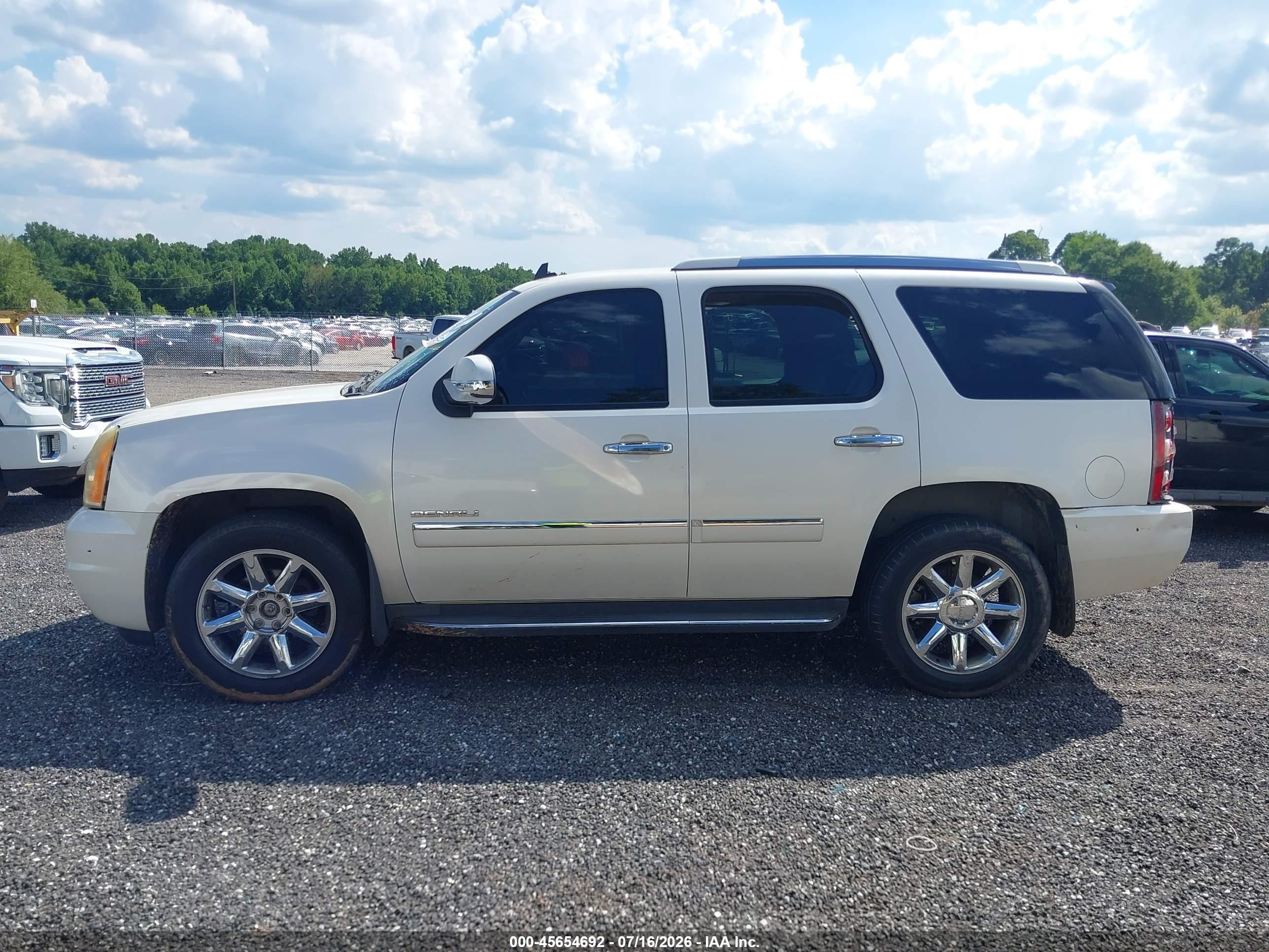 2010 Gmc Yukon Denali Белый vin: 1GKUKEEF8AR283710