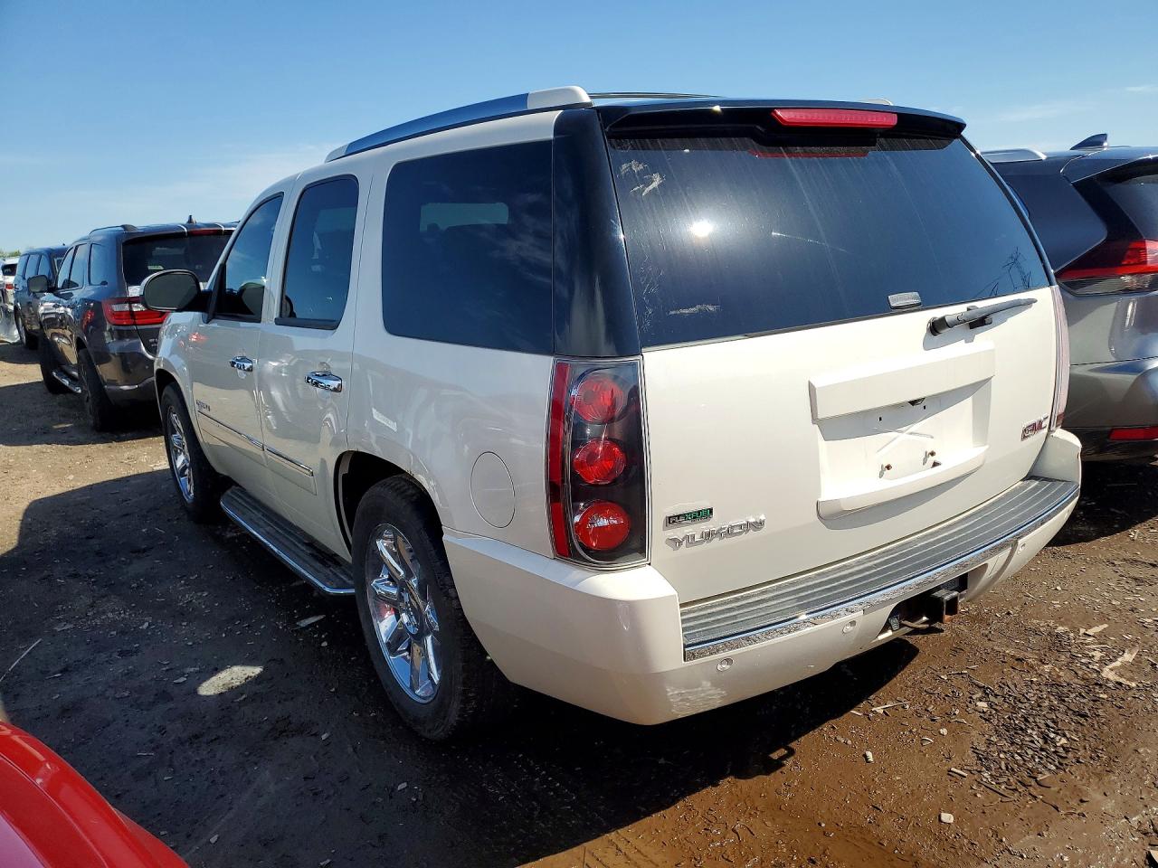 2010 Gmc Yukon Denali White vin: 1GKUKEEF8AR290270