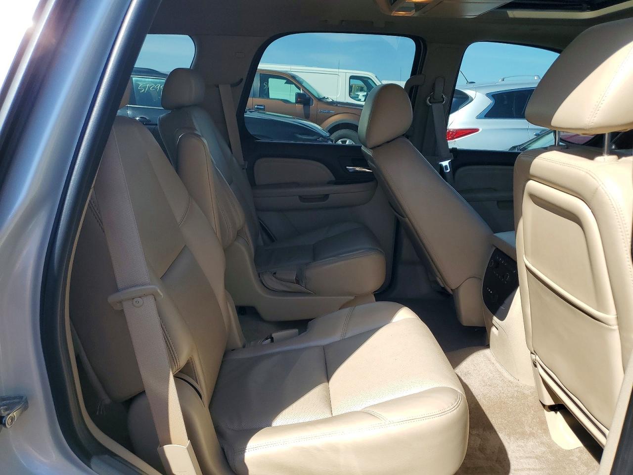 2010 Gmc Yukon Denali White vin: 1GKUKEEF8AR290270
