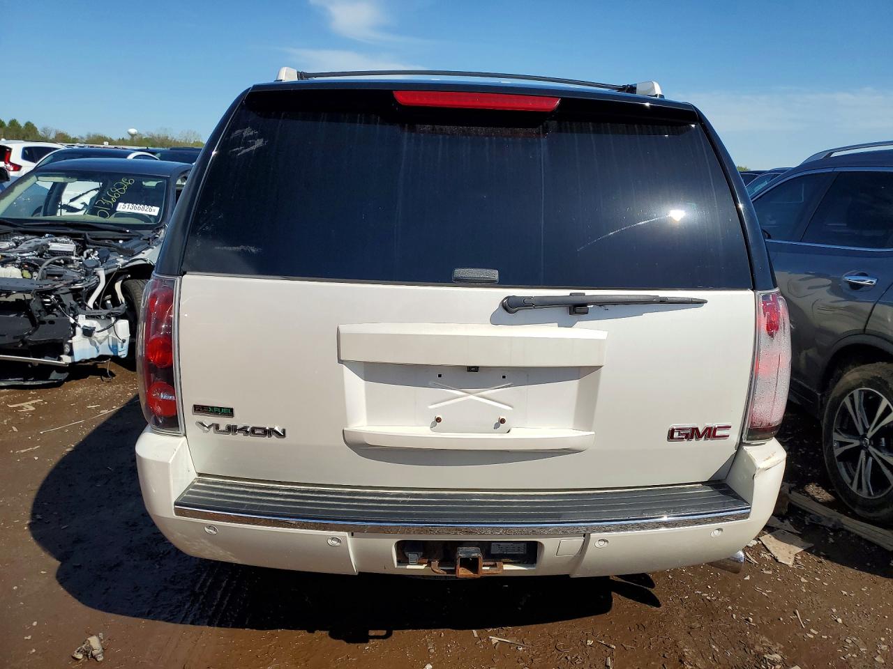 2010 Gmc Yukon Denali White vin: 1GKUKEEF8AR290270