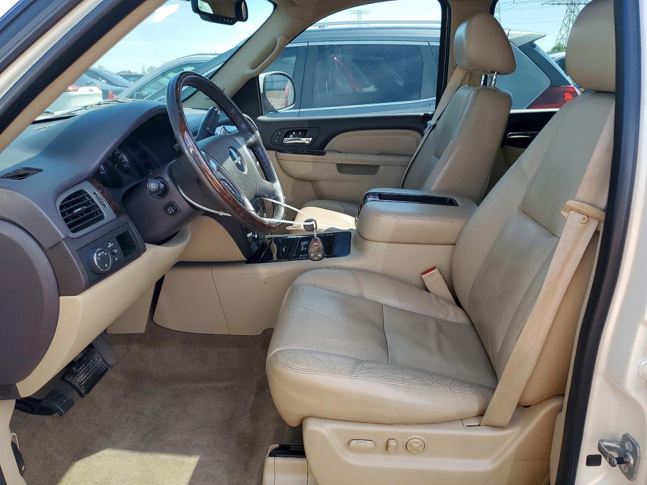 2010 Gmc Yukon Denali White vin: 1GKUKEEF8AR290270