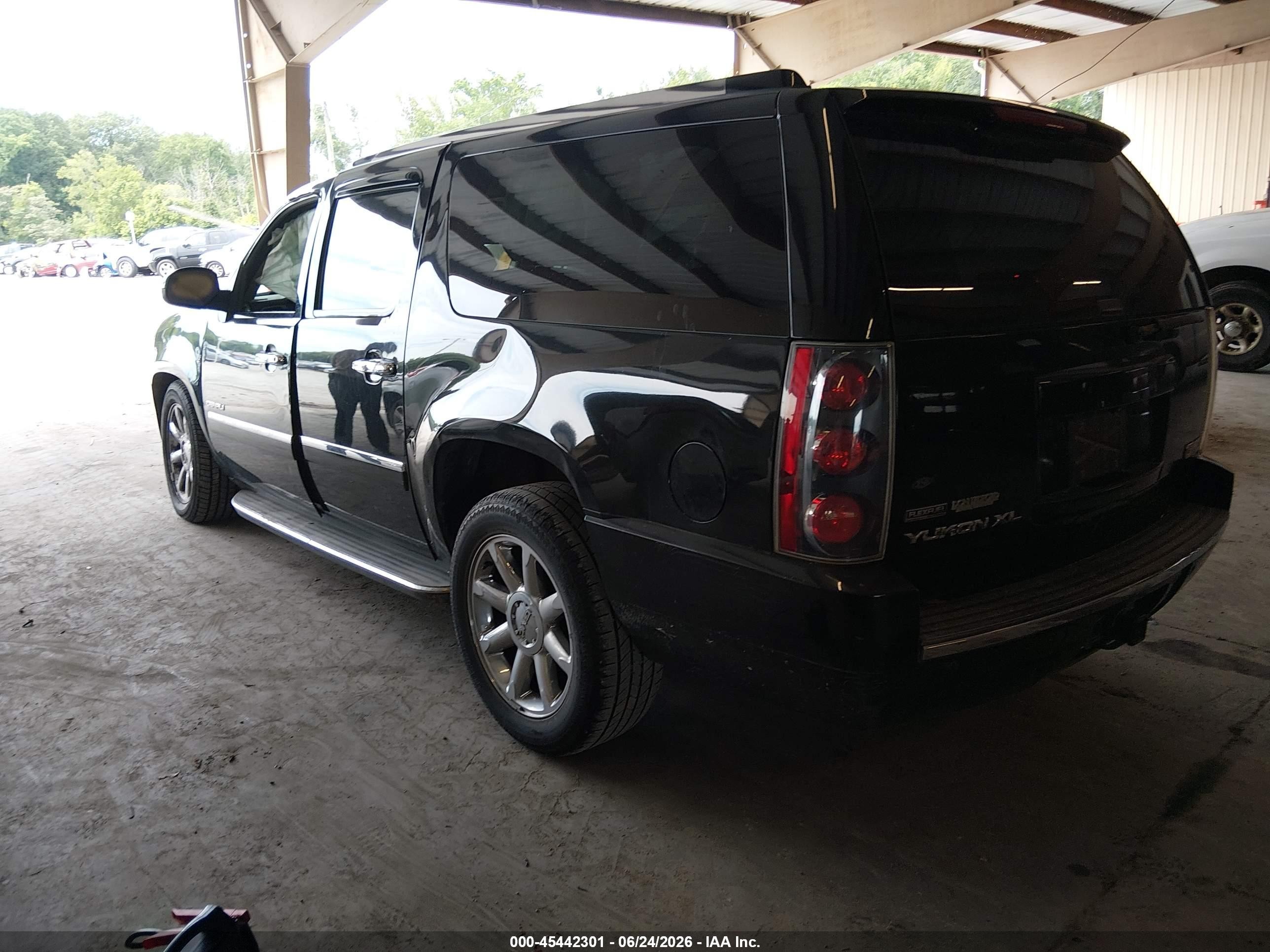 2010 Gmc Yukon Xl 1500 Denali Black vin: 1GKUKMEF0AR201754