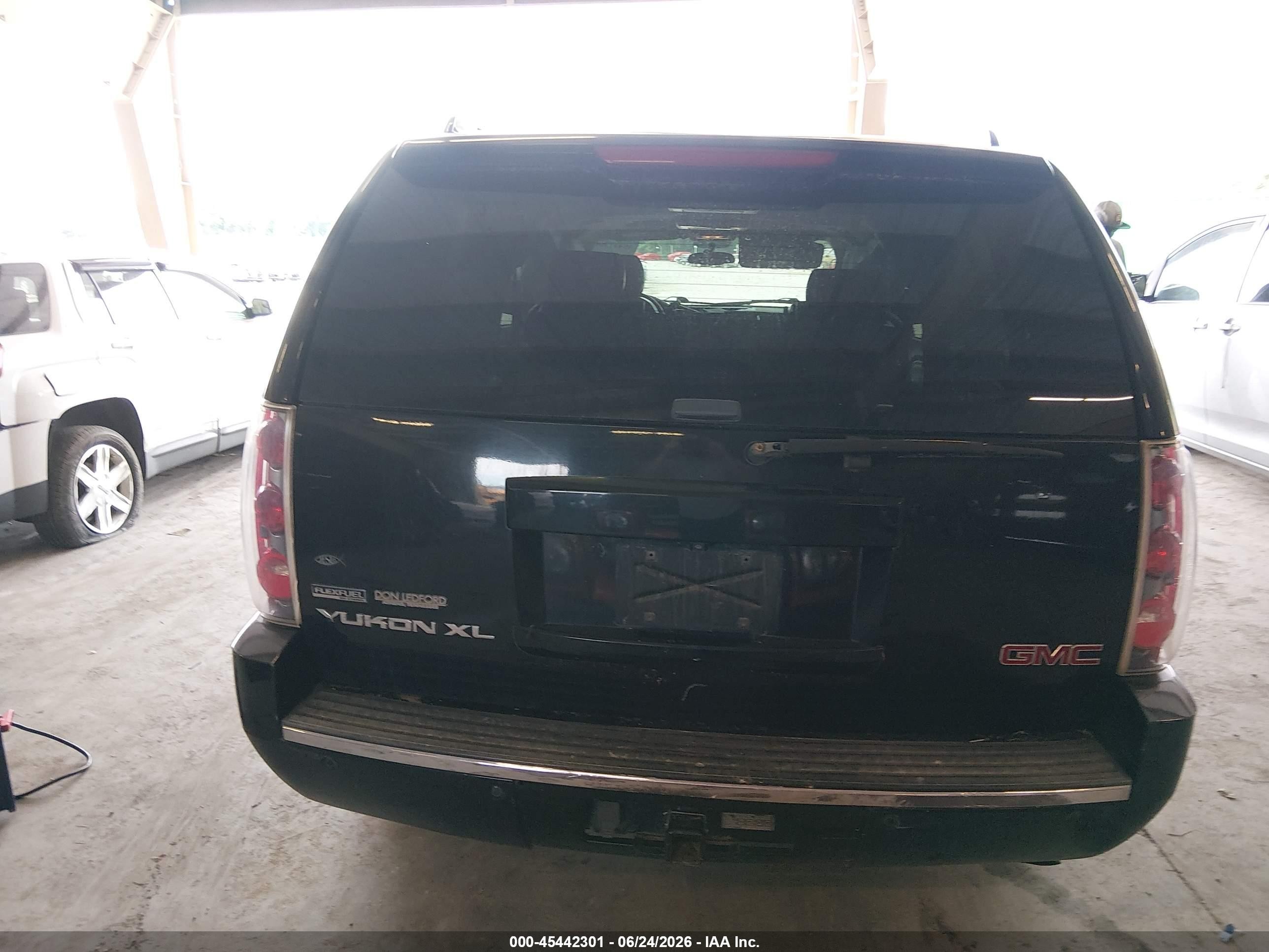 2010 Gmc Yukon Xl 1500 Denali Black vin: 1GKUKMEF0AR201754