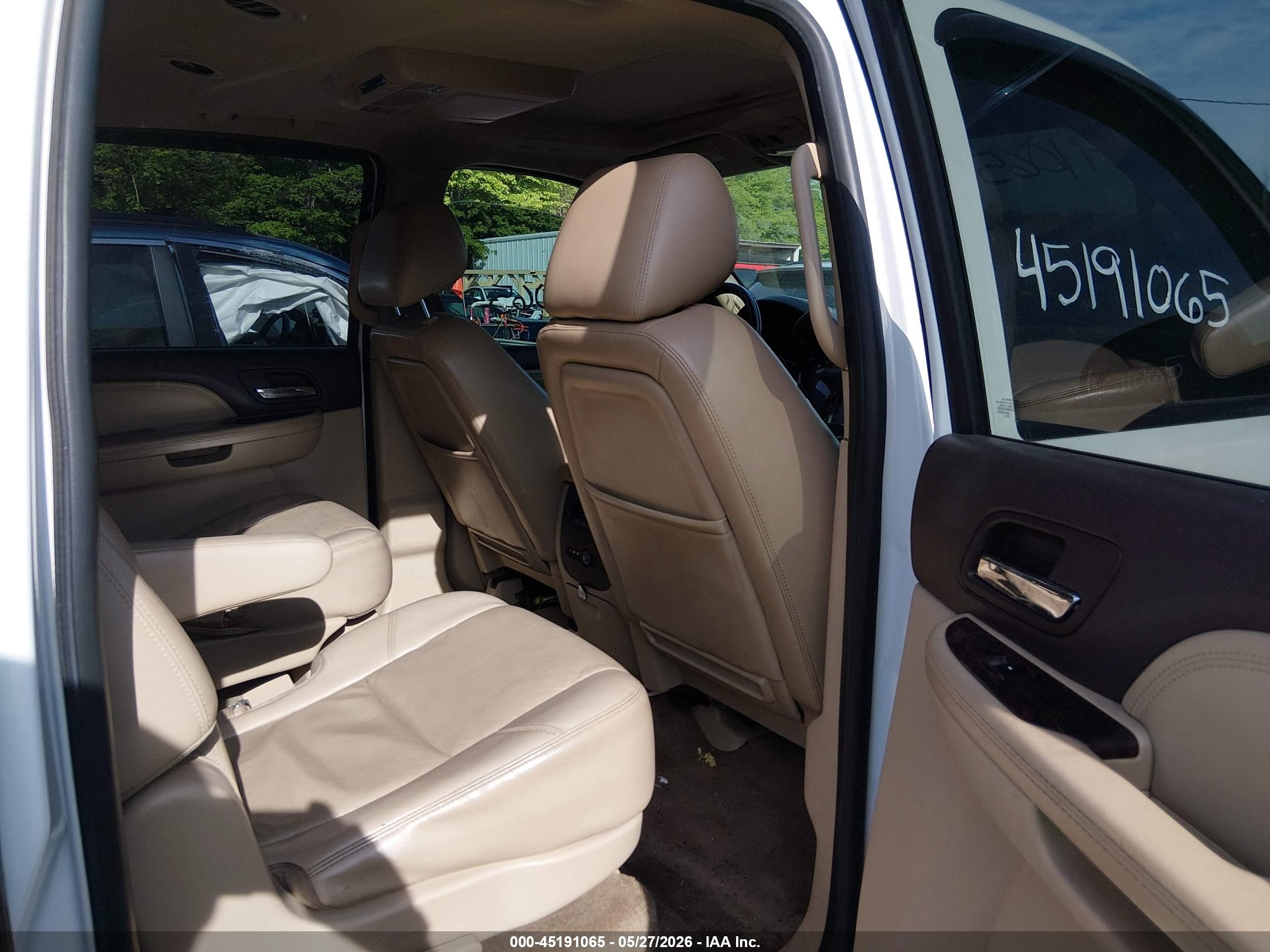 2010 Gmc Yukon Xl 1500 Denali White vin: 1GKUKMEF2AR112039