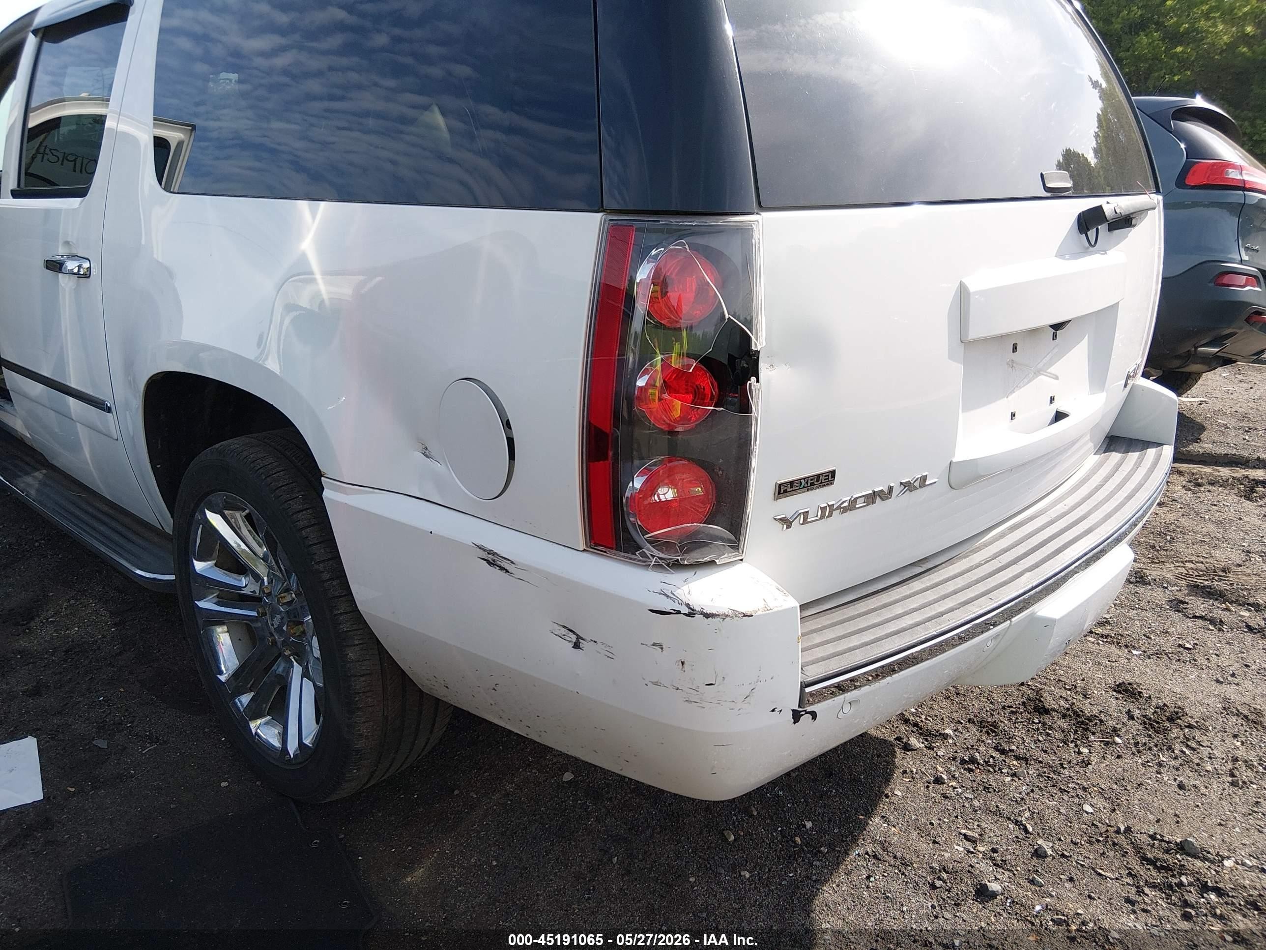 2010 Gmc Yukon Xl 1500 Denali White vin: 1GKUKMEF2AR112039
