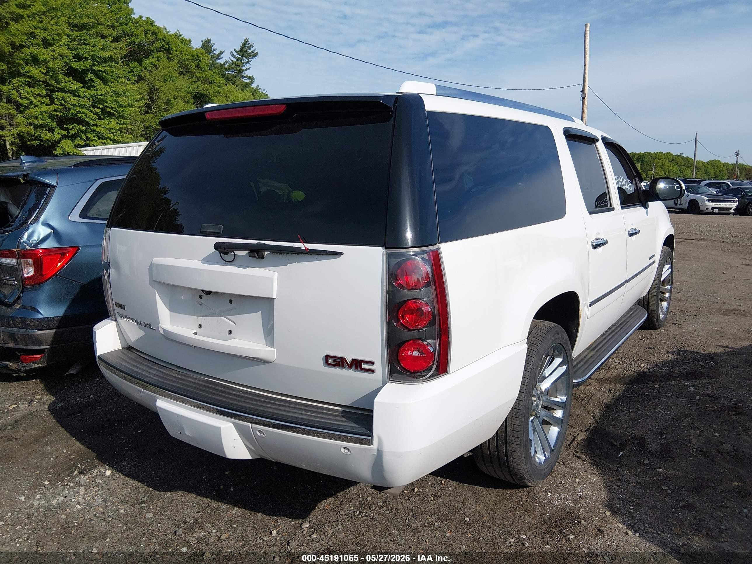 2010 Gmc Yukon Xl 1500 Denali White vin: 1GKUKMEF2AR112039