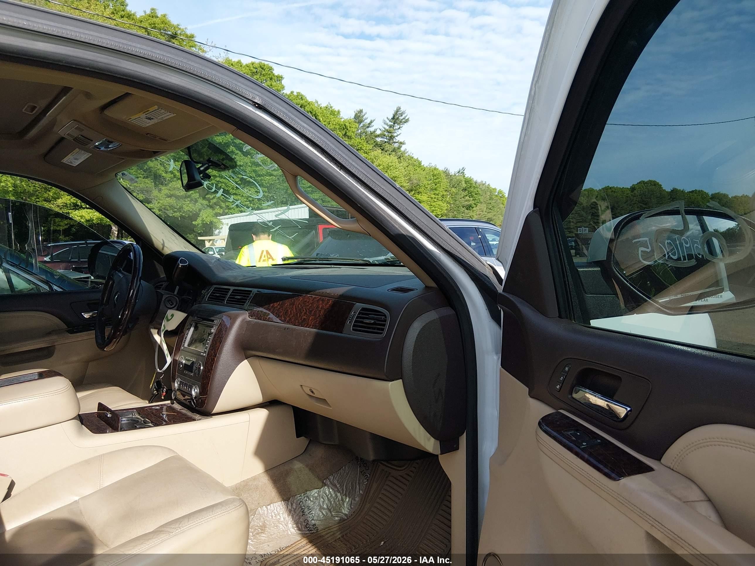 2010 Gmc Yukon Xl 1500 Denali White vin: 1GKUKMEF2AR112039