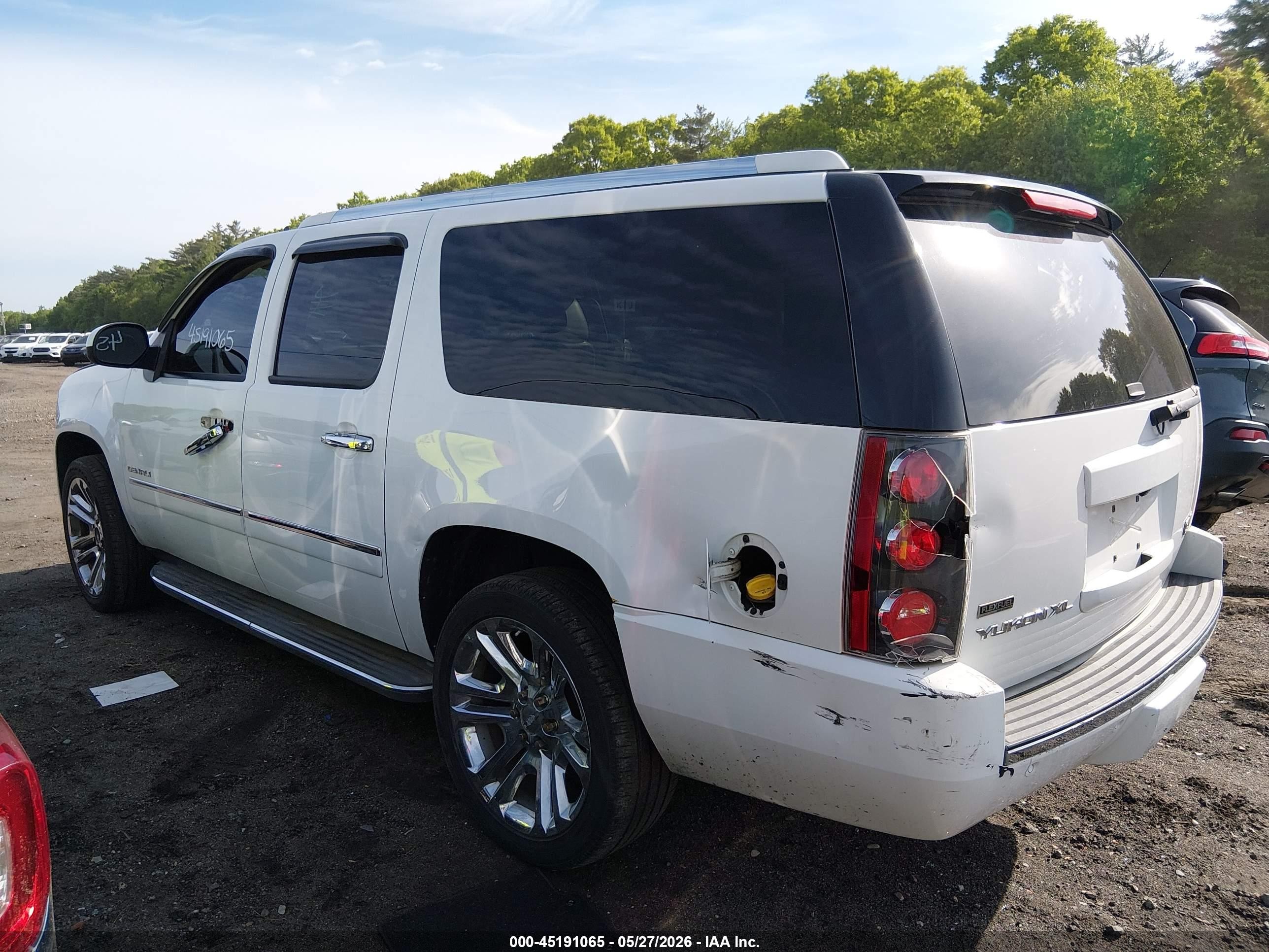 2010 Gmc Yukon Xl 1500 Denali White vin: 1GKUKMEF2AR112039