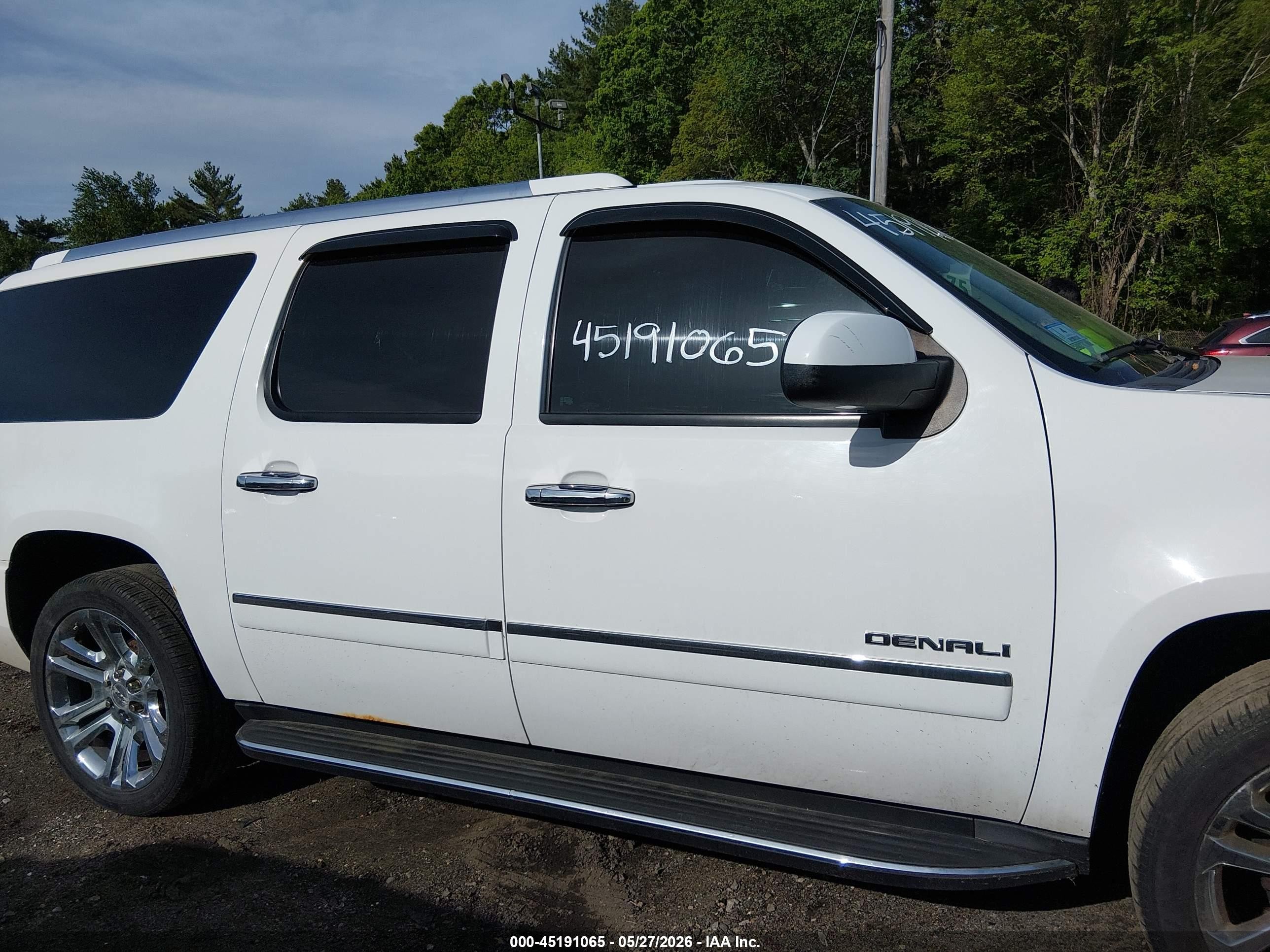 2010 Gmc Yukon Xl 1500 Denali White vin: 1GKUKMEF2AR112039
