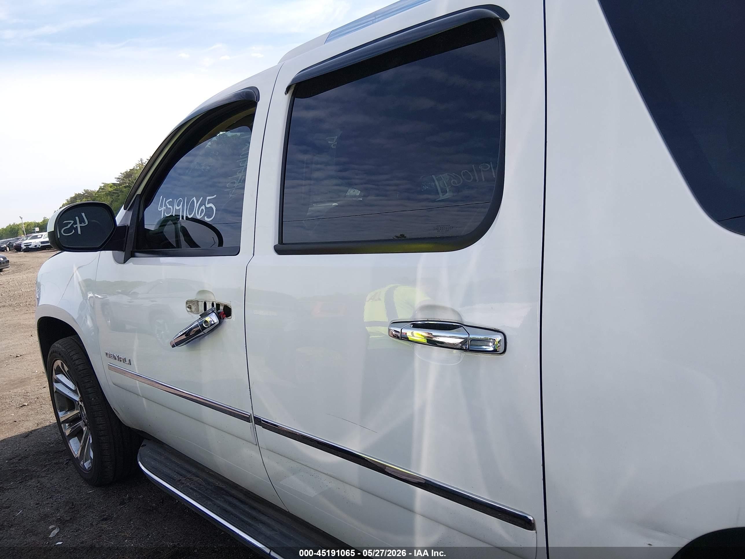 2010 Gmc Yukon Xl 1500 Denali White vin: 1GKUKMEF2AR112039
