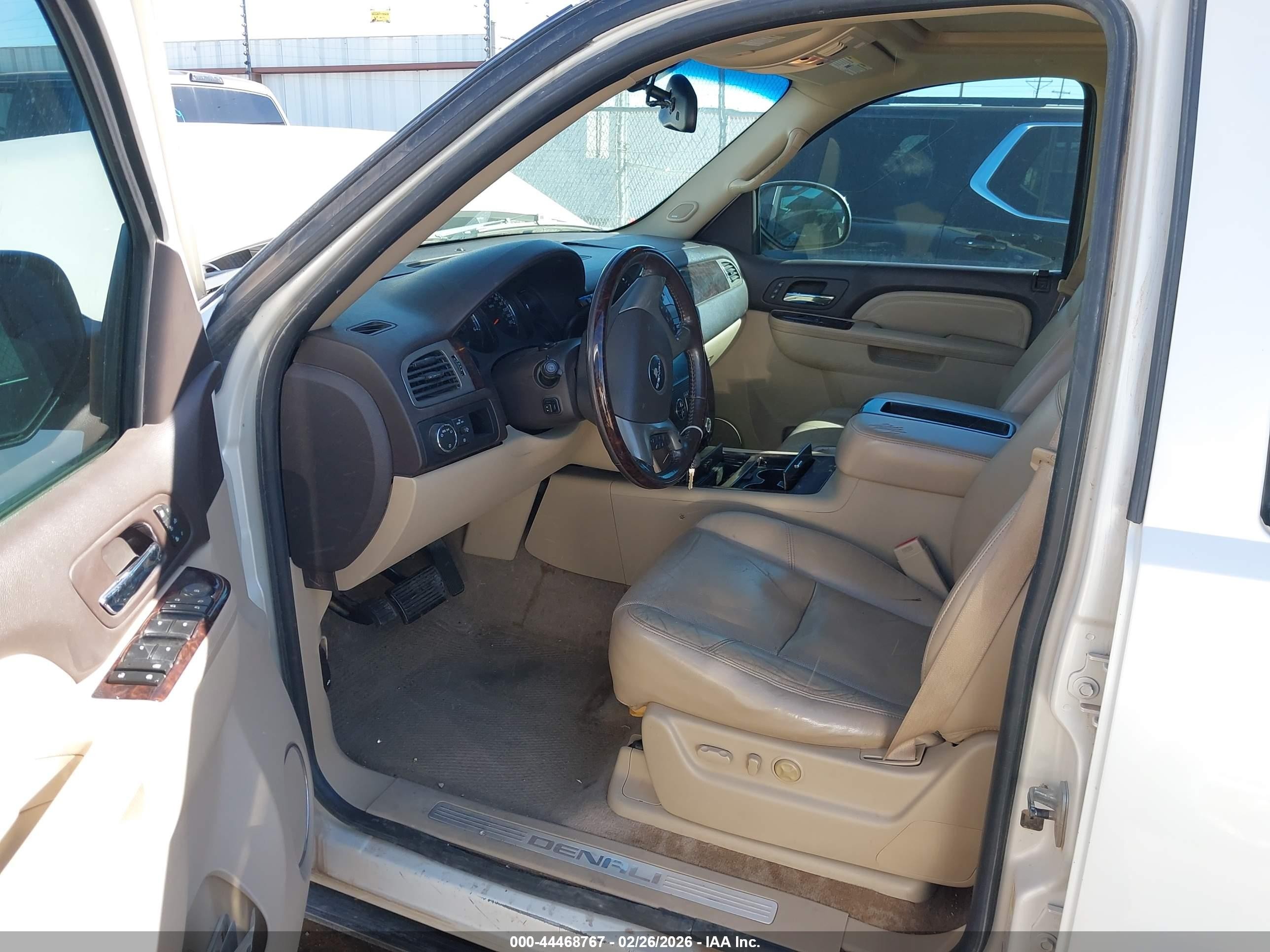 2010 Gmc Yukon Xl 1500 Denali White vin: 1GKUKMEF2AR218510