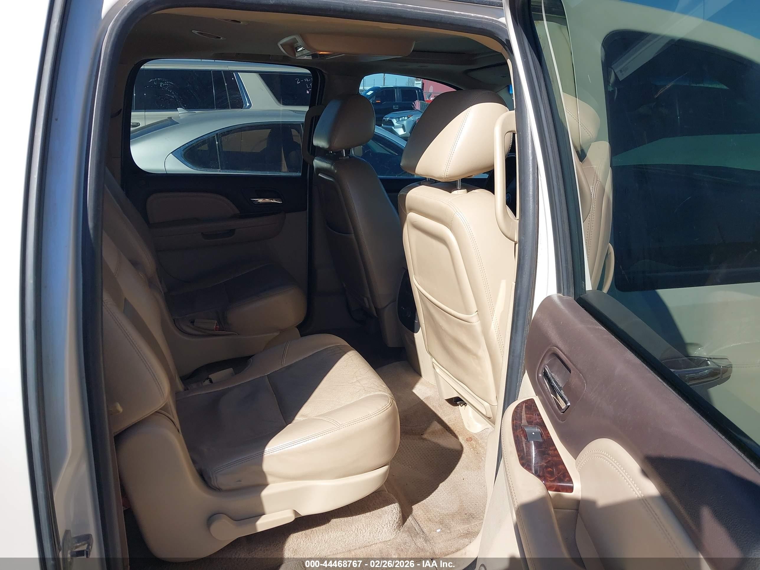 2010 Gmc Yukon Xl 1500 Denali White vin: 1GKUKMEF2AR218510