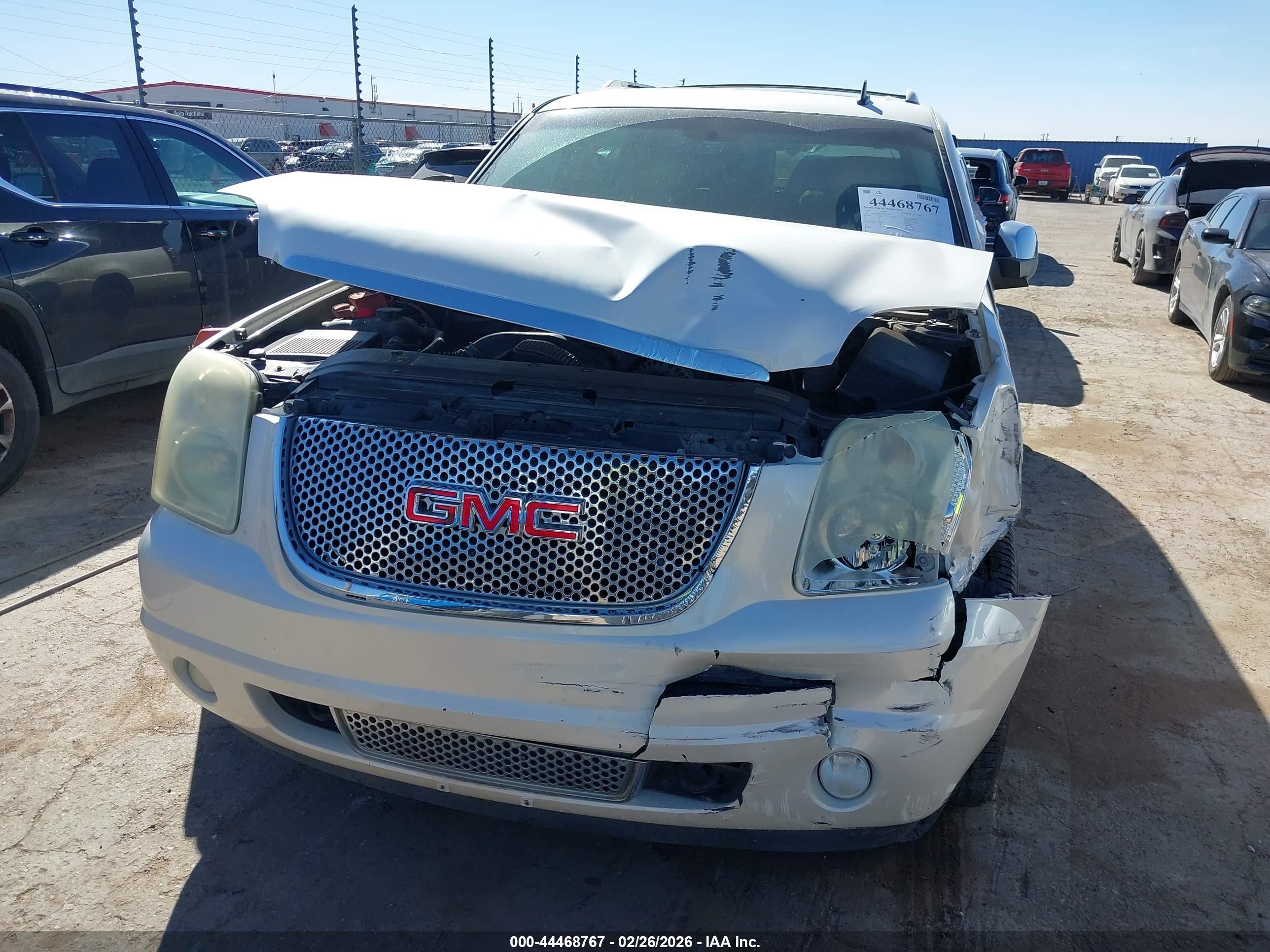 2010 Gmc Yukon Xl 1500 Denali White vin: 1GKUKMEF2AR218510