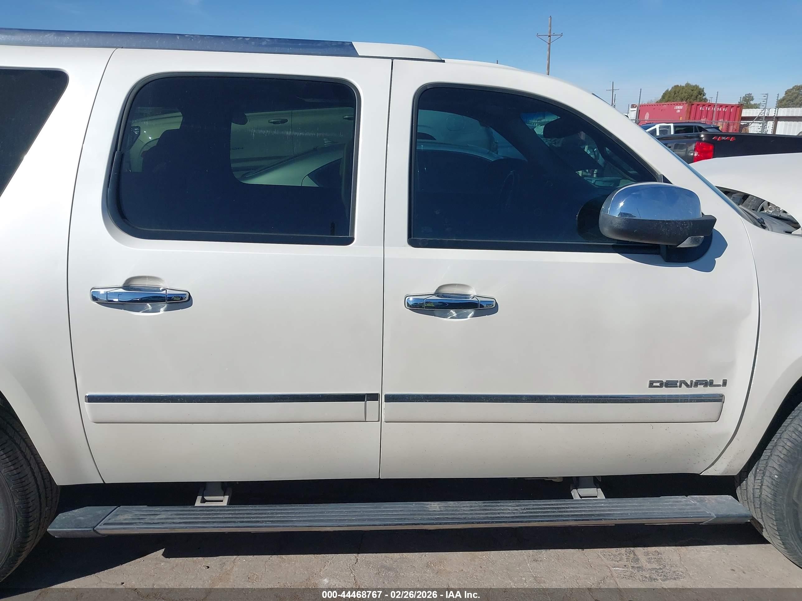 2010 Gmc Yukon Xl 1500 Denali White vin: 1GKUKMEF2AR218510