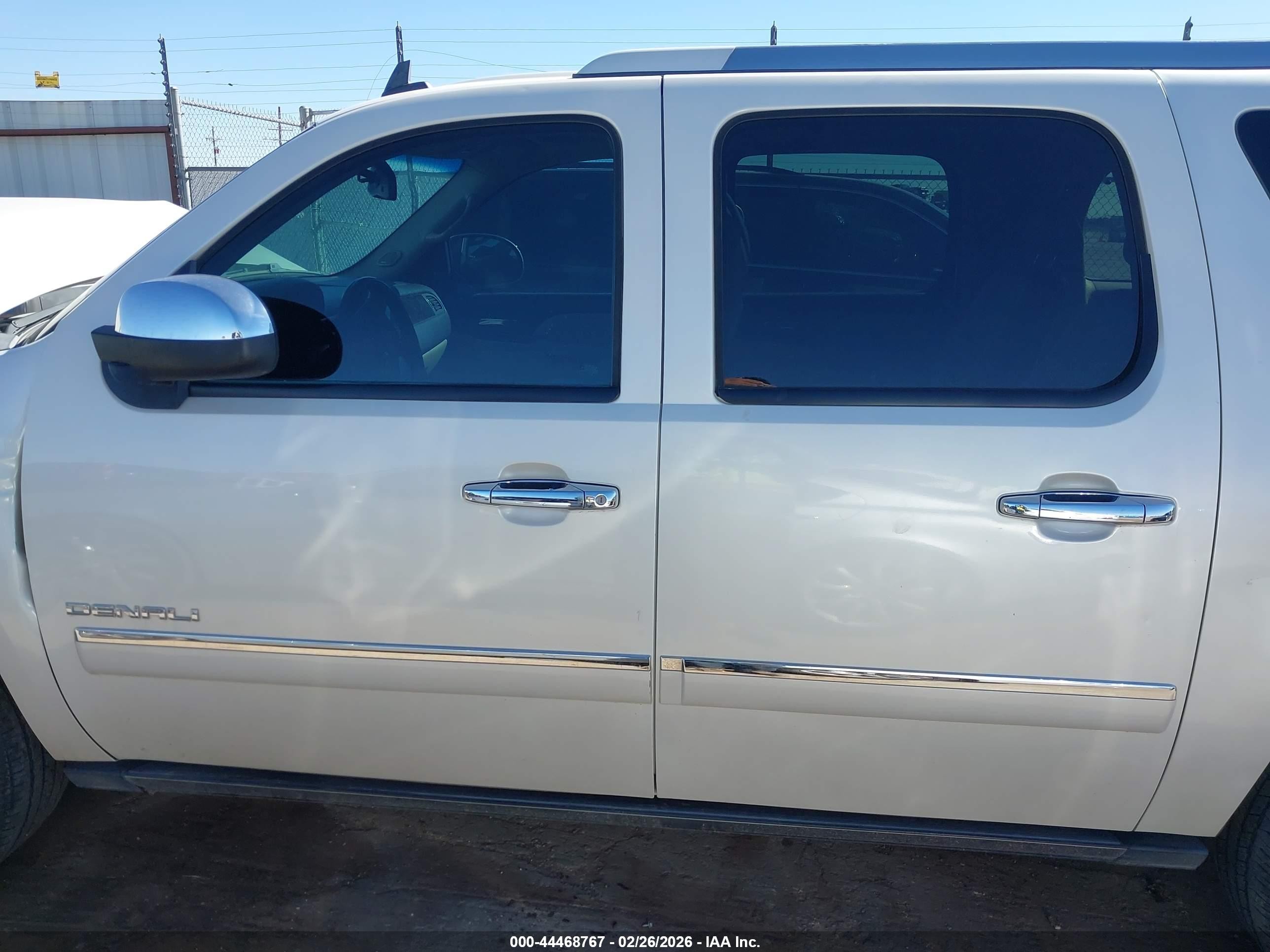 2010 Gmc Yukon Xl 1500 Denali White vin: 1GKUKMEF2AR218510