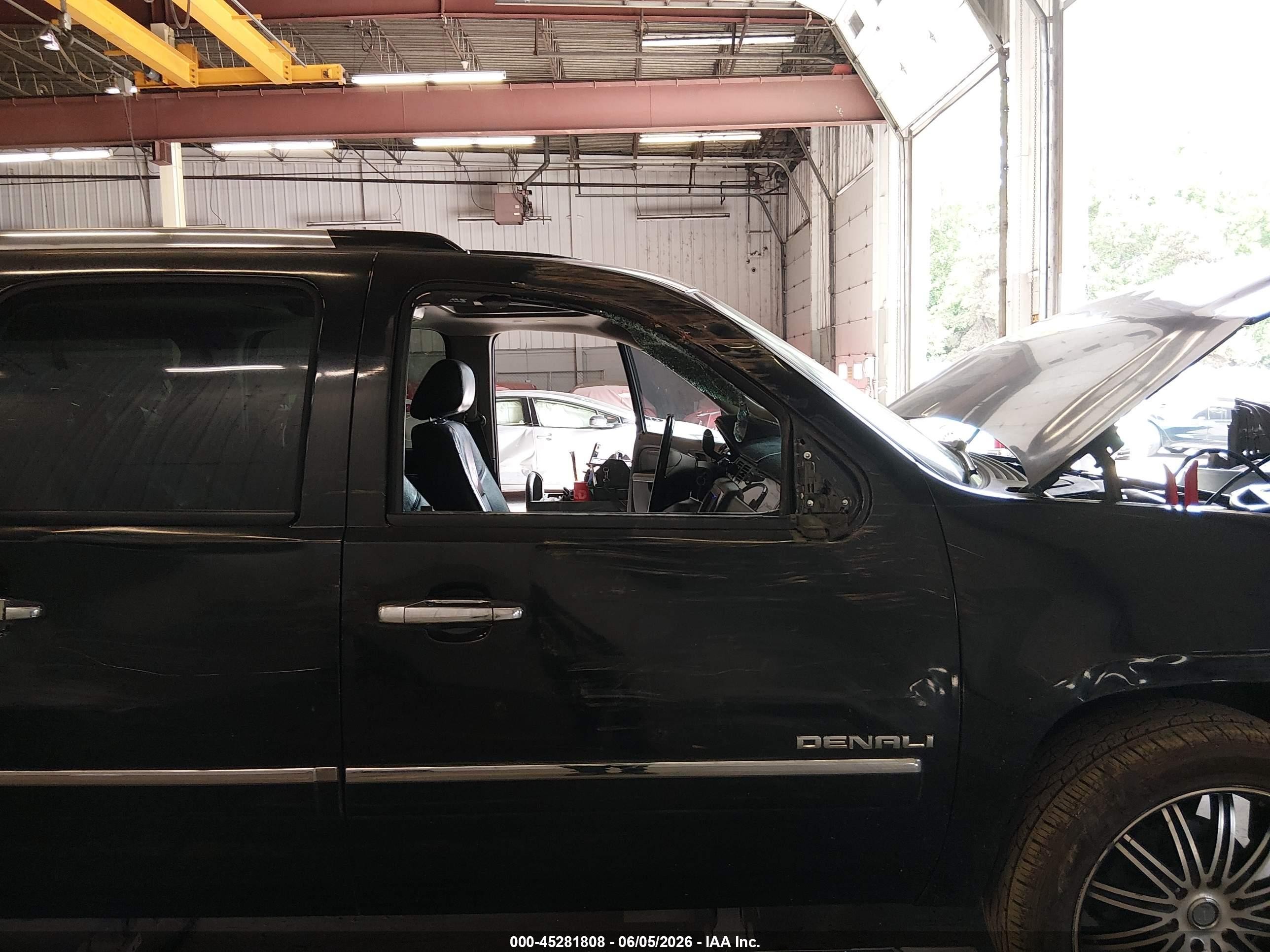 2010 Gmc Yukon Xl 1500 Denali Black vin: 1GKUKMEF2AR275063