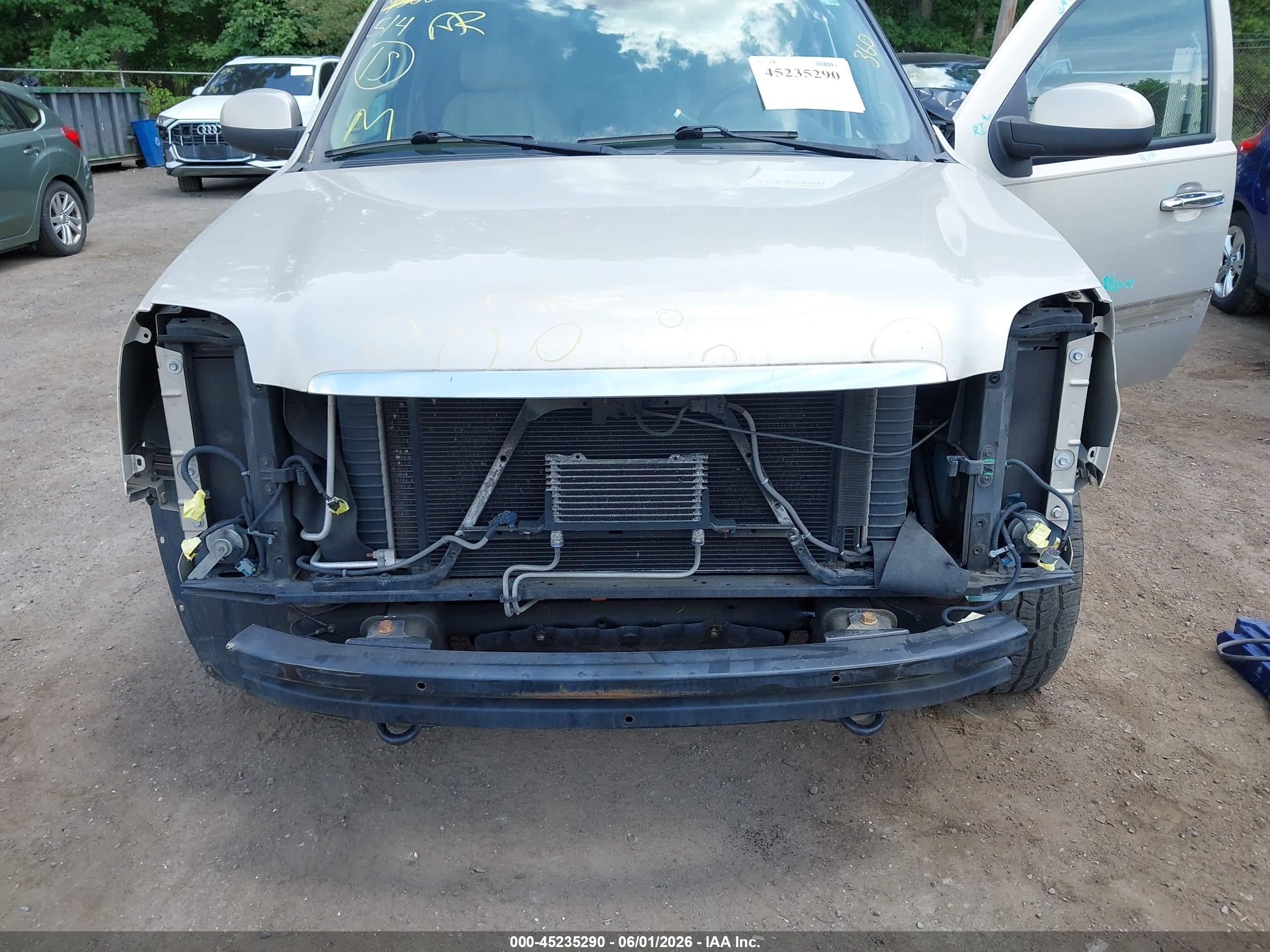 2010 Gmc Yukon Xl 1500 Denali Gold vin: 1GKUKMEF5AR119633