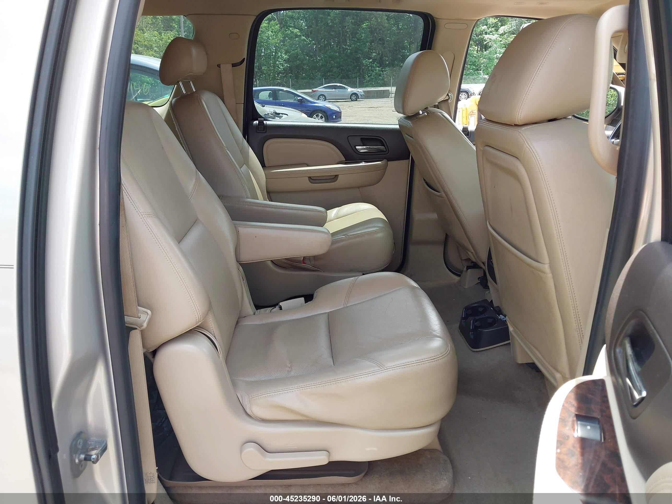 2010 Gmc Yukon Xl 1500 Denali Gold vin: 1GKUKMEF5AR119633